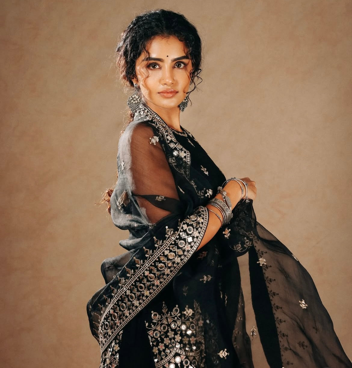 Anupama Parameswaran in Yukta Sharara Set by Gopi Vaid Closeup-1