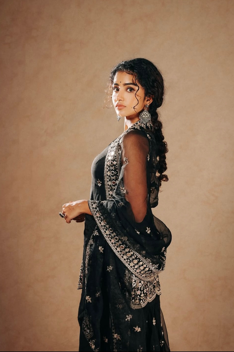 Anupama Parameswaran in Yukta Sharara Set by Gopi Vaid-Side-1