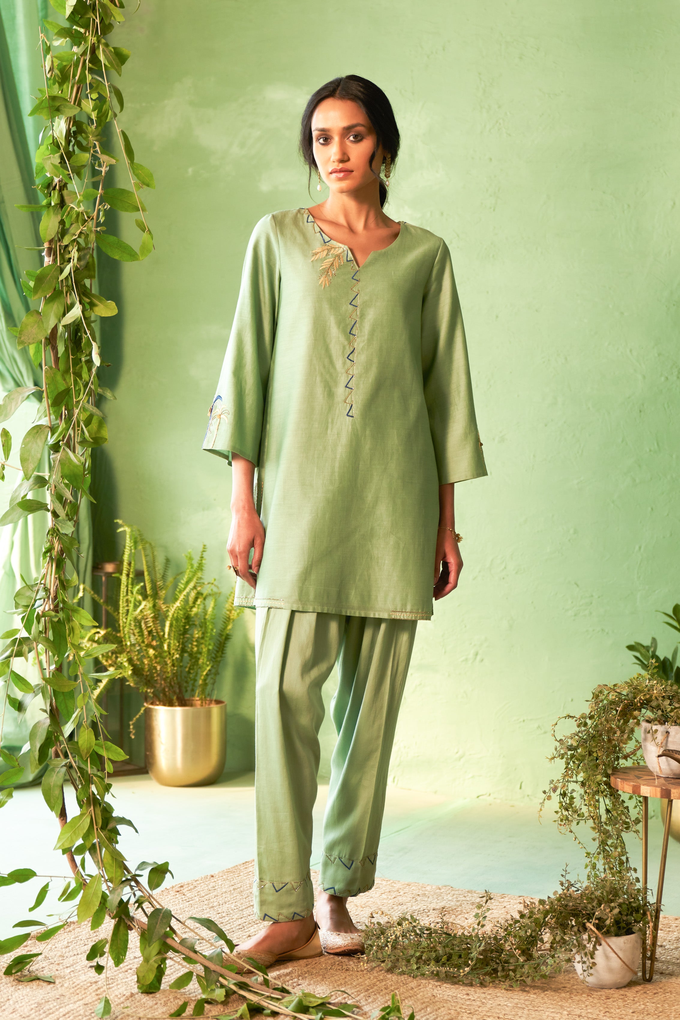 Embroidered Palm Tree Kurta Set with Organza Dupatta
