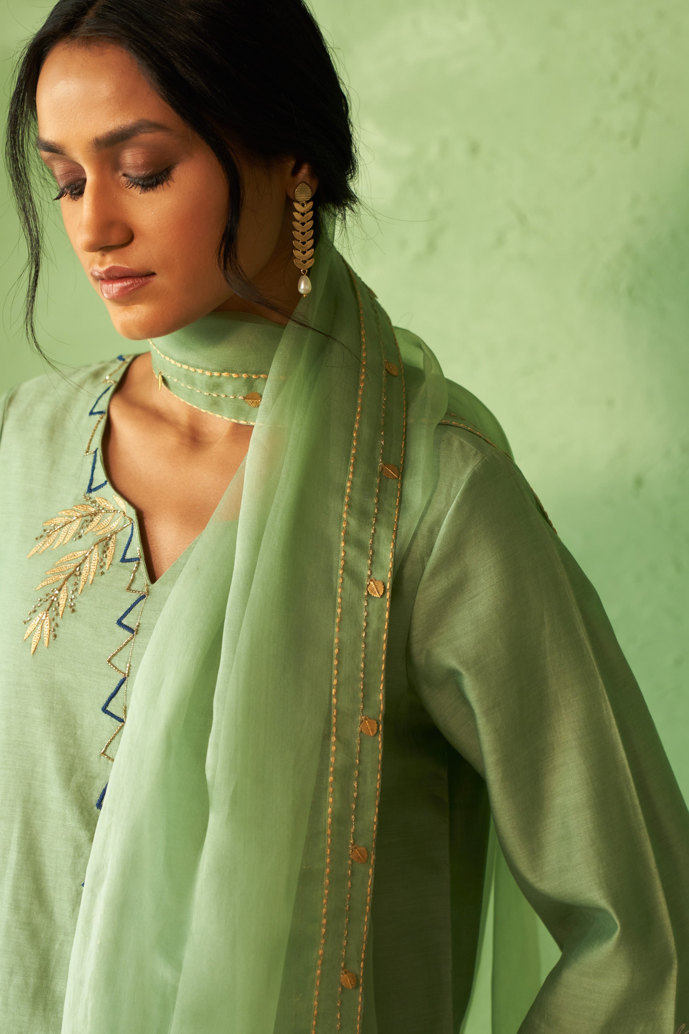 Embroidered Palm Tree Kurta Set with Organza Dupatta