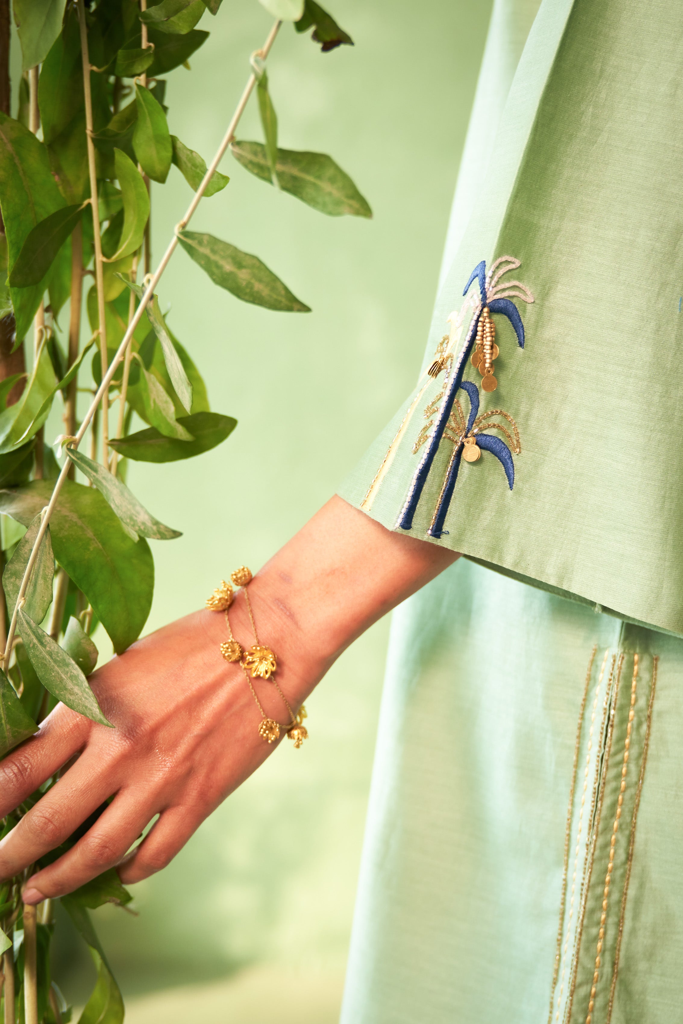 Embroidered Palm Tree Kurta Set with Organza Dupatta