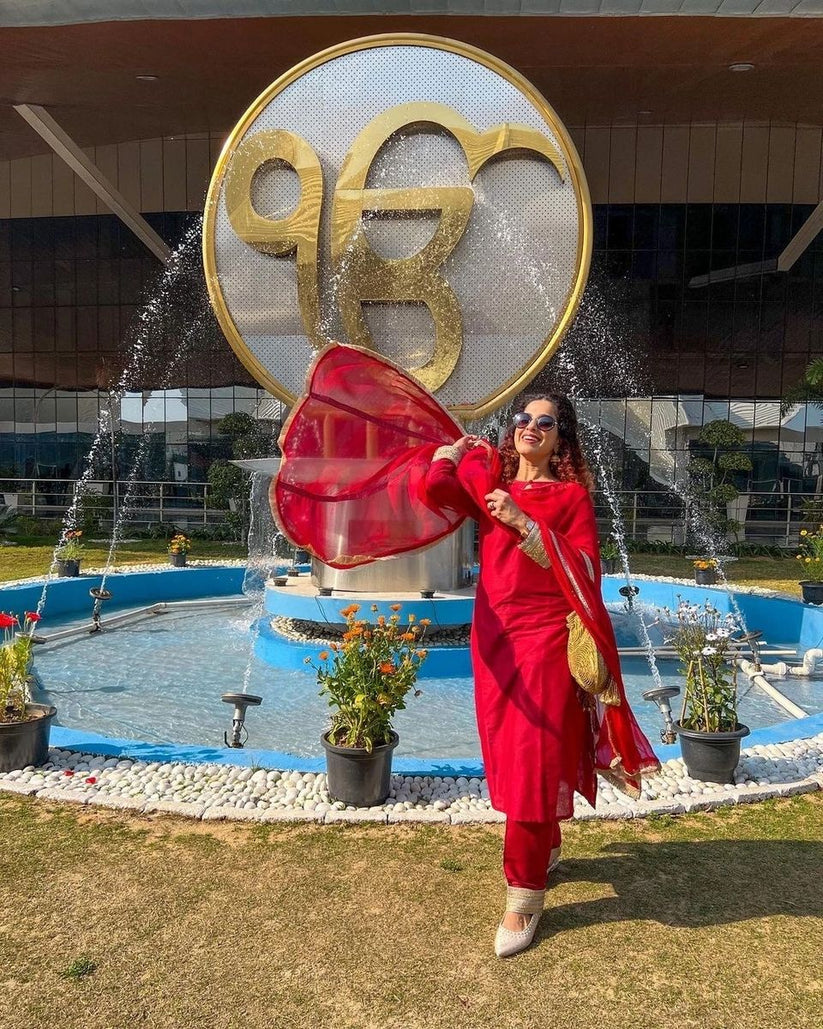 CY Kamiya Jani gold Encircle Potli In A Clutch Story