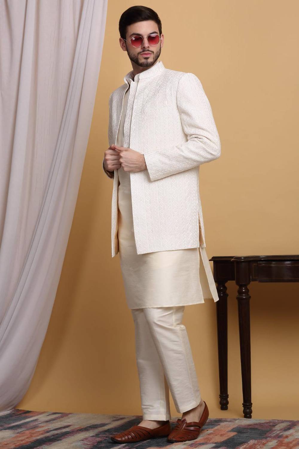 Om Embroidered Open Jacket Set - Ivory