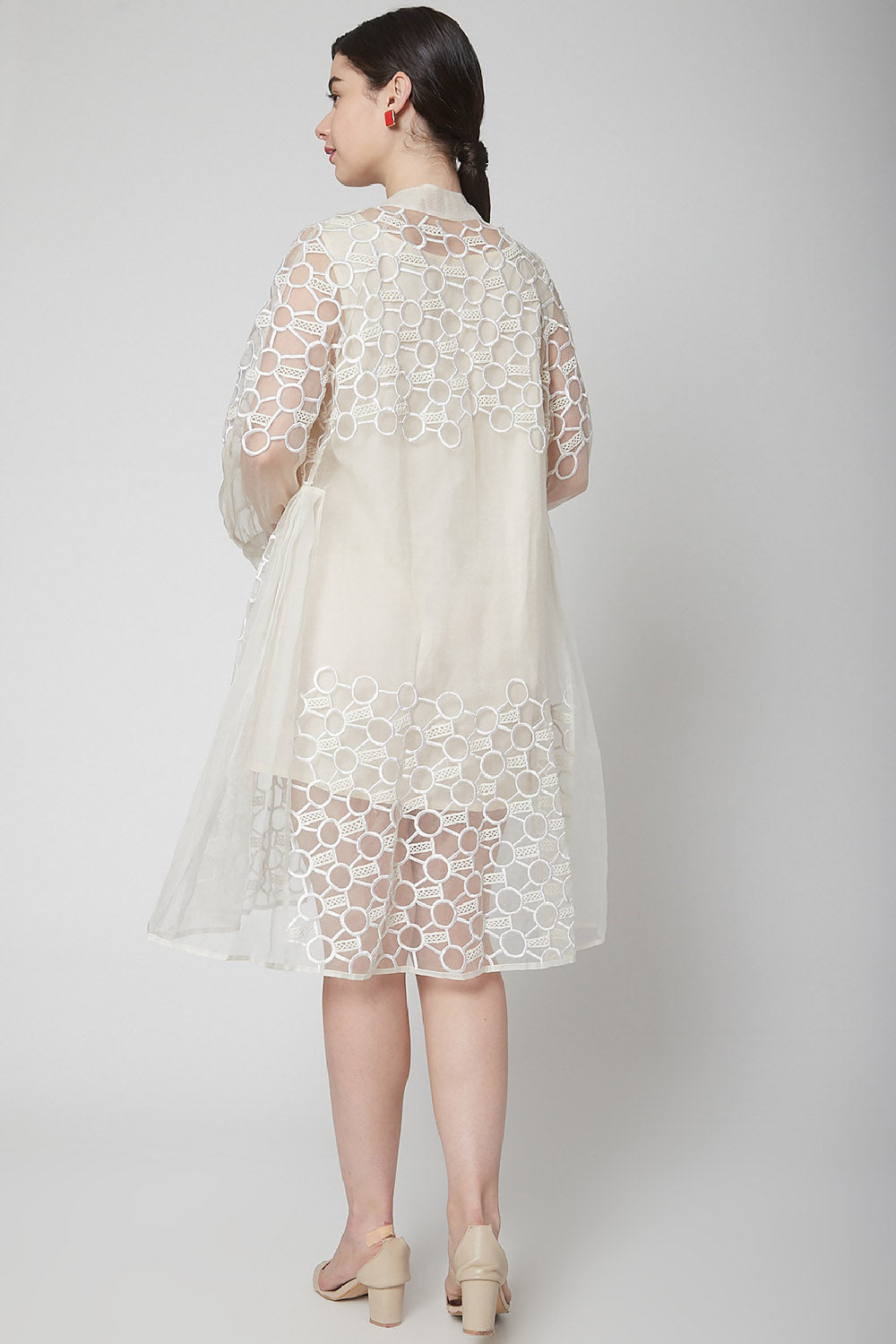 Thread Embroidered White Cape Jacket - Auraya Fashion - - #tag1# - #tag2# - #tag3# - #tag3#