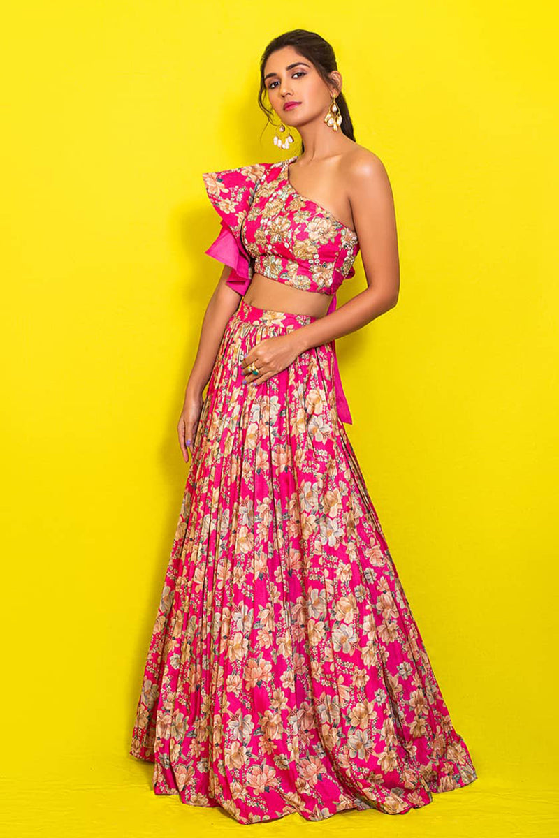 CY Nikita Dutta In Lehenga Set By Aayushi Maniar Front 1