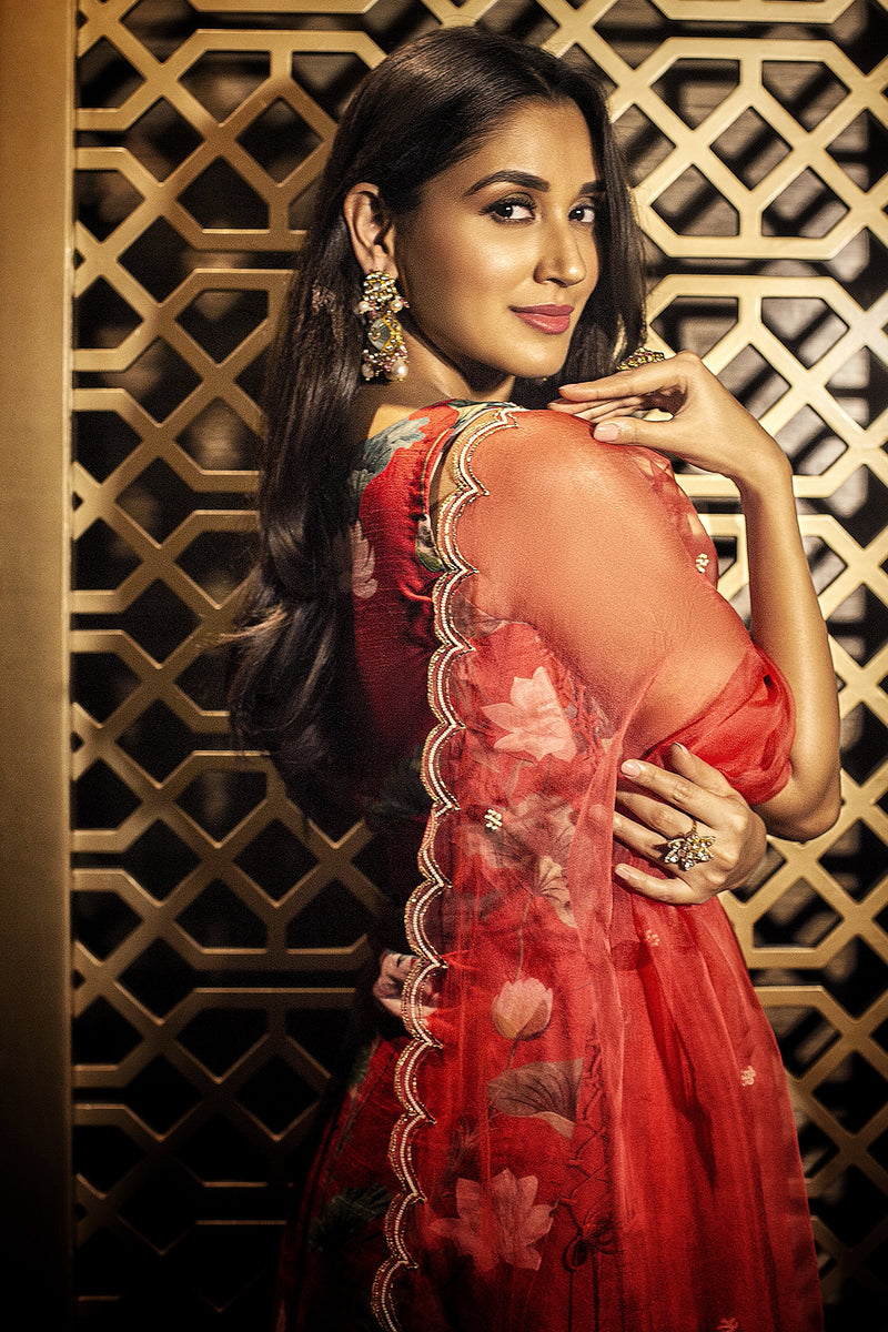 CY Nikita Dutta In Red Palazzo And Dupatta Set By Aayushi Maniar Closeup 2