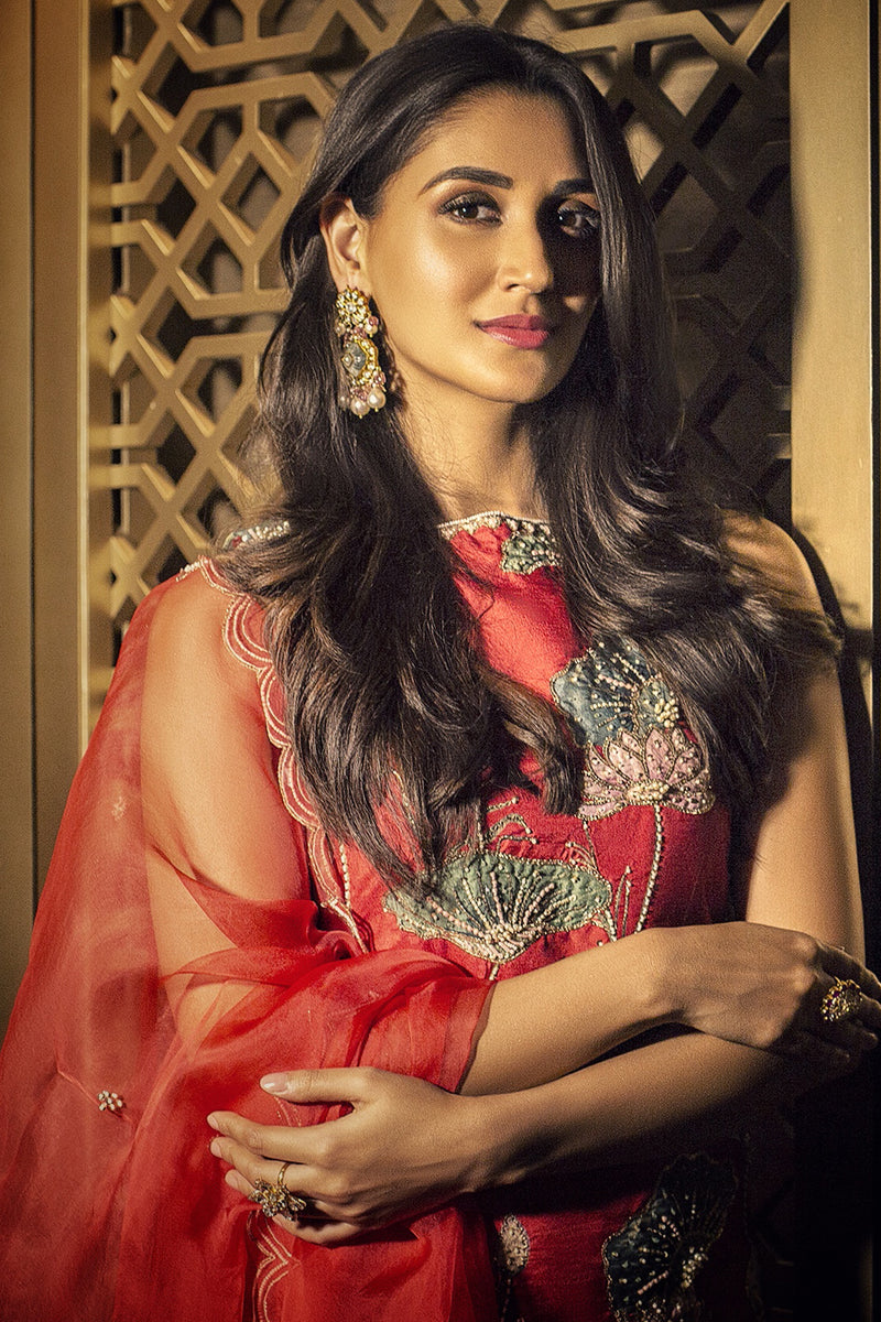 CY Nikita Dutta In Red Palazzo And Dupatta Set By Aayushi Maniar Closeup 3