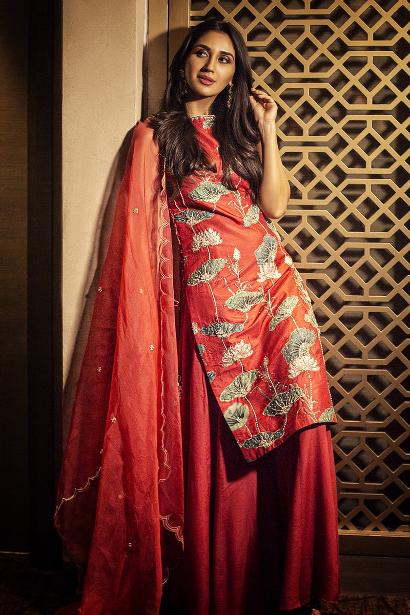 CY Nikita Dutta In Red Palazzo And Dupatta Set By Aayushi Maniar Front 1