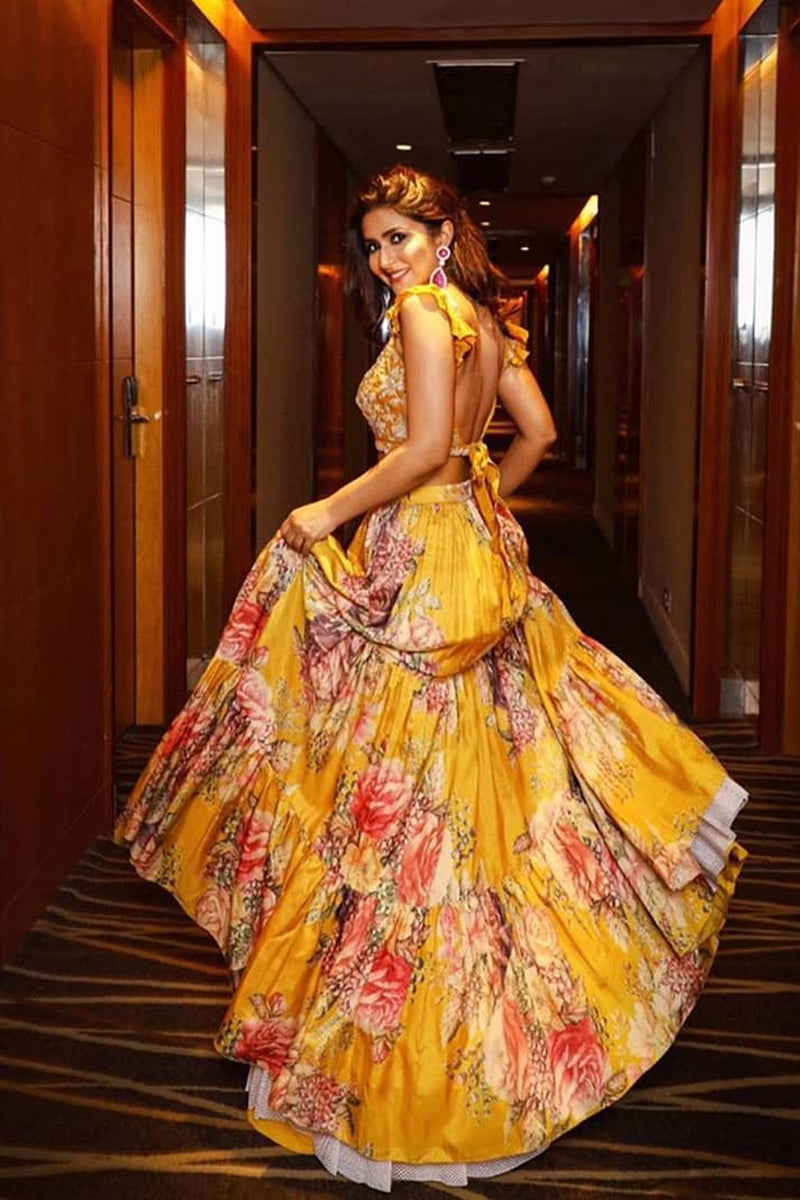 CY Pranutan Bahl In Lehenga Set By Aayushi Maniar Side 1