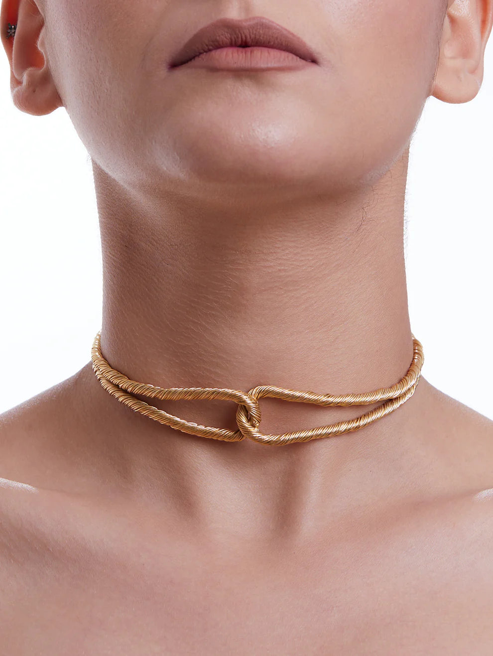 Golden Threaded Interlocked Choker