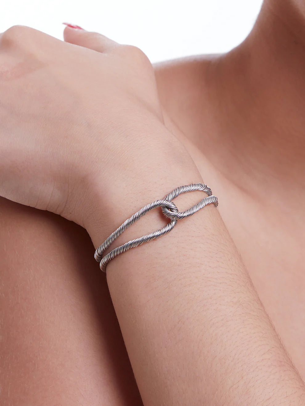 Silver Threaded Interlocked Bracelet