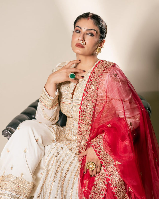 CY Raveena Tandon In Suhana AG Set By Gopi Vaid Closeup 3