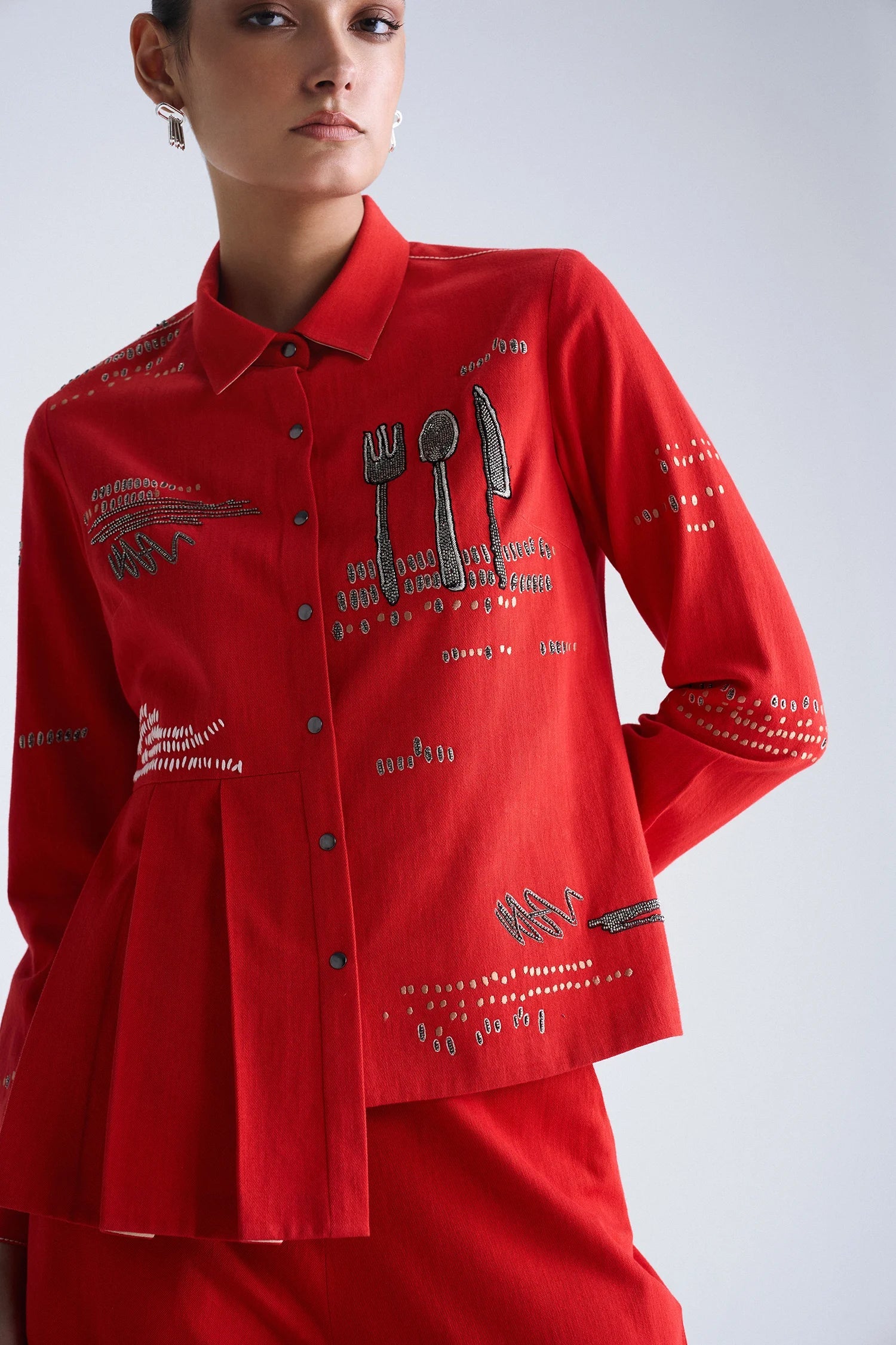 FLARED PANTS OF ( CUTLERY ONE SIDE KNIFE PLEATED SHIRT )