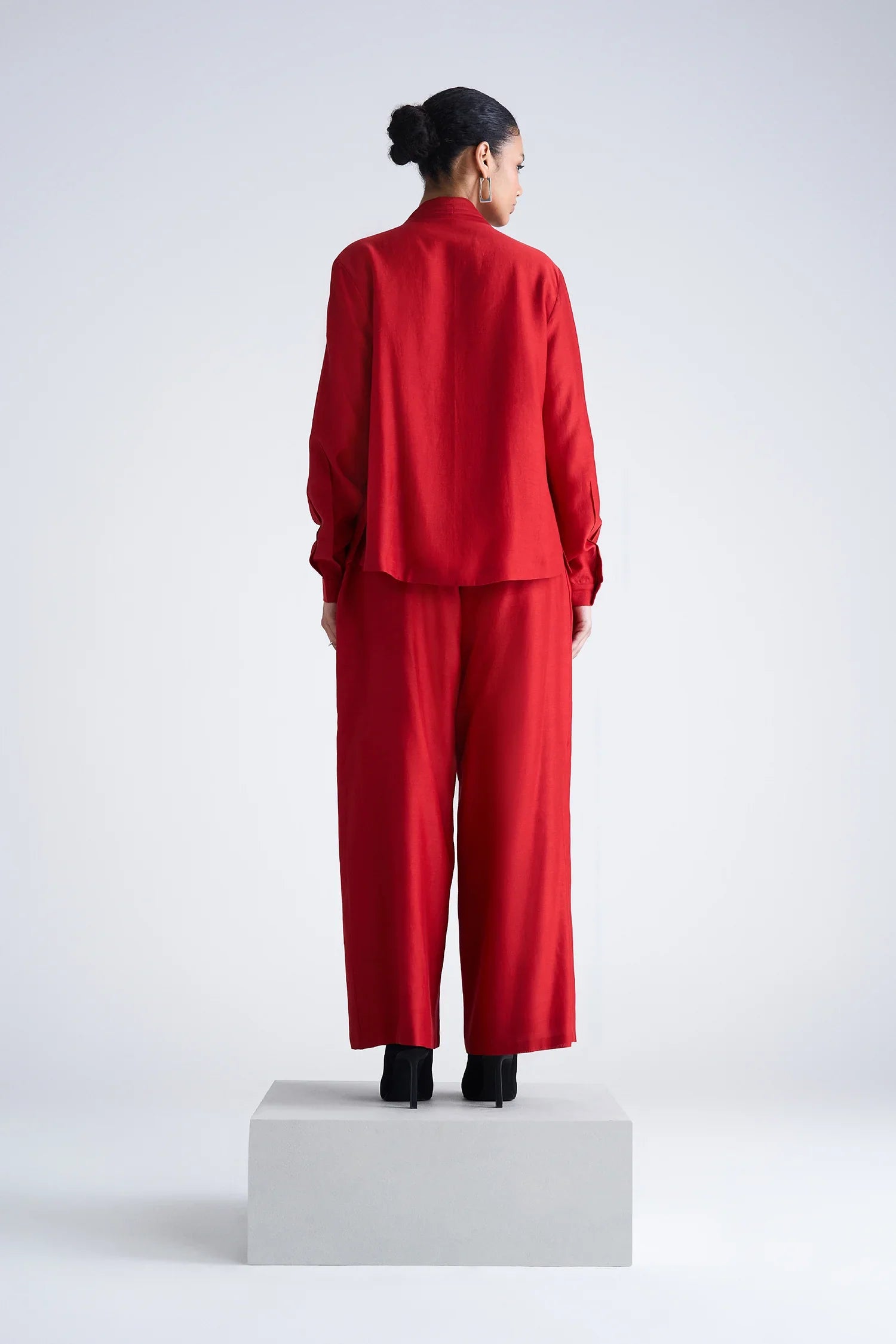 PANTS OF ( EARTH LOTUS NECK PLEATED SHIRT )