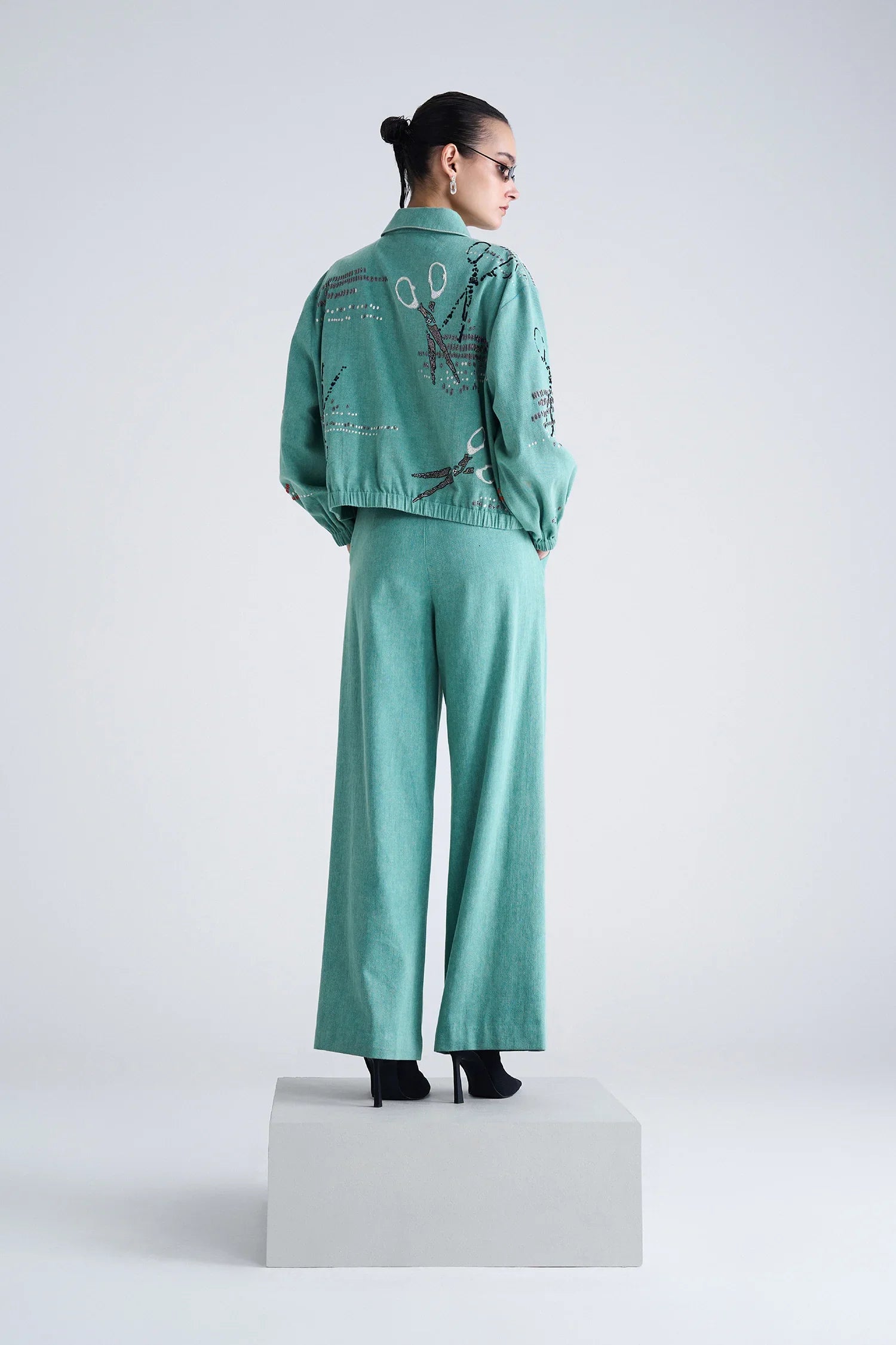SCISSORS PANELLED SHORT JACKET