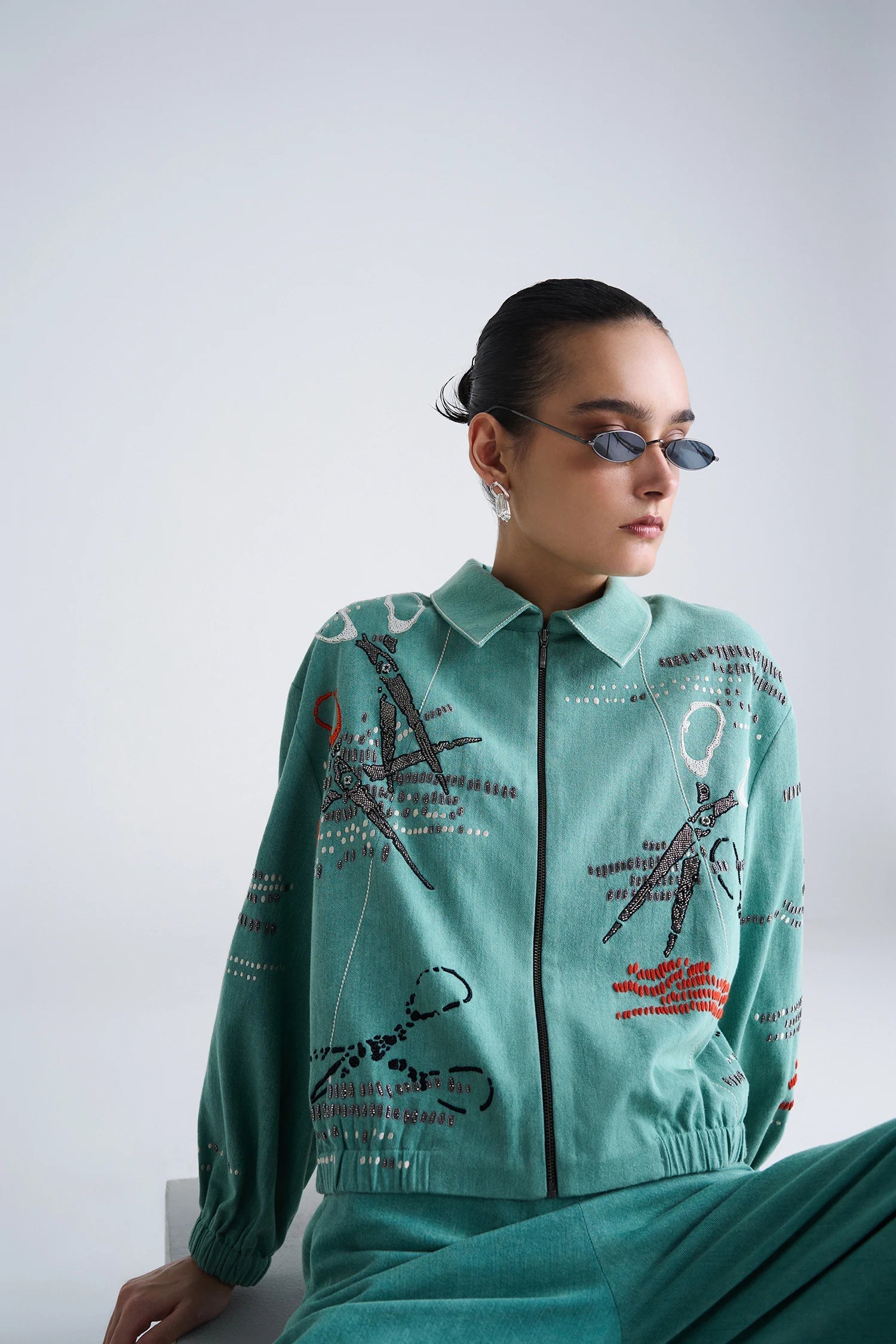 FLARED PANTS OF ( SCISSORS PANELLED SHORT JACKET )