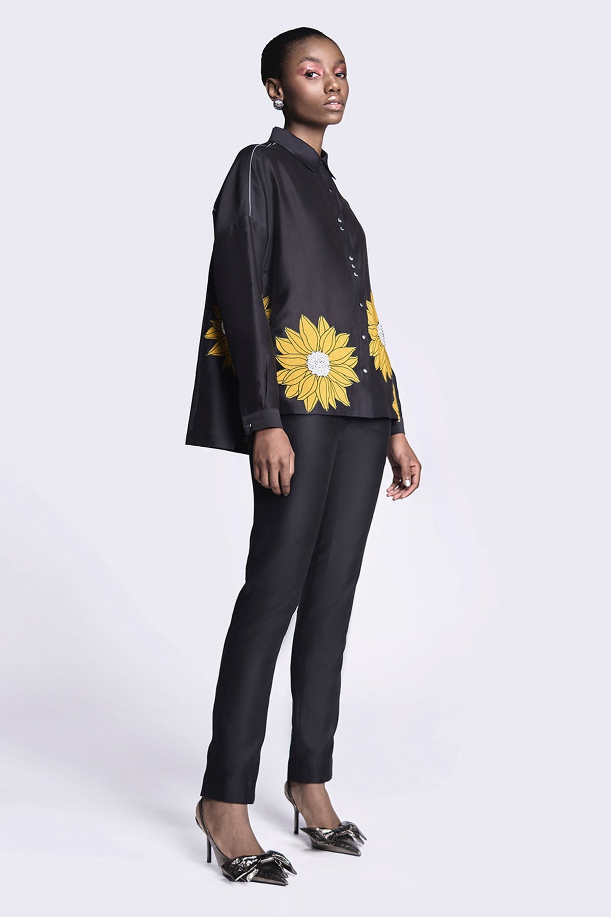 Narrow Pants of (Sunflower Applique Boxy Shirt)