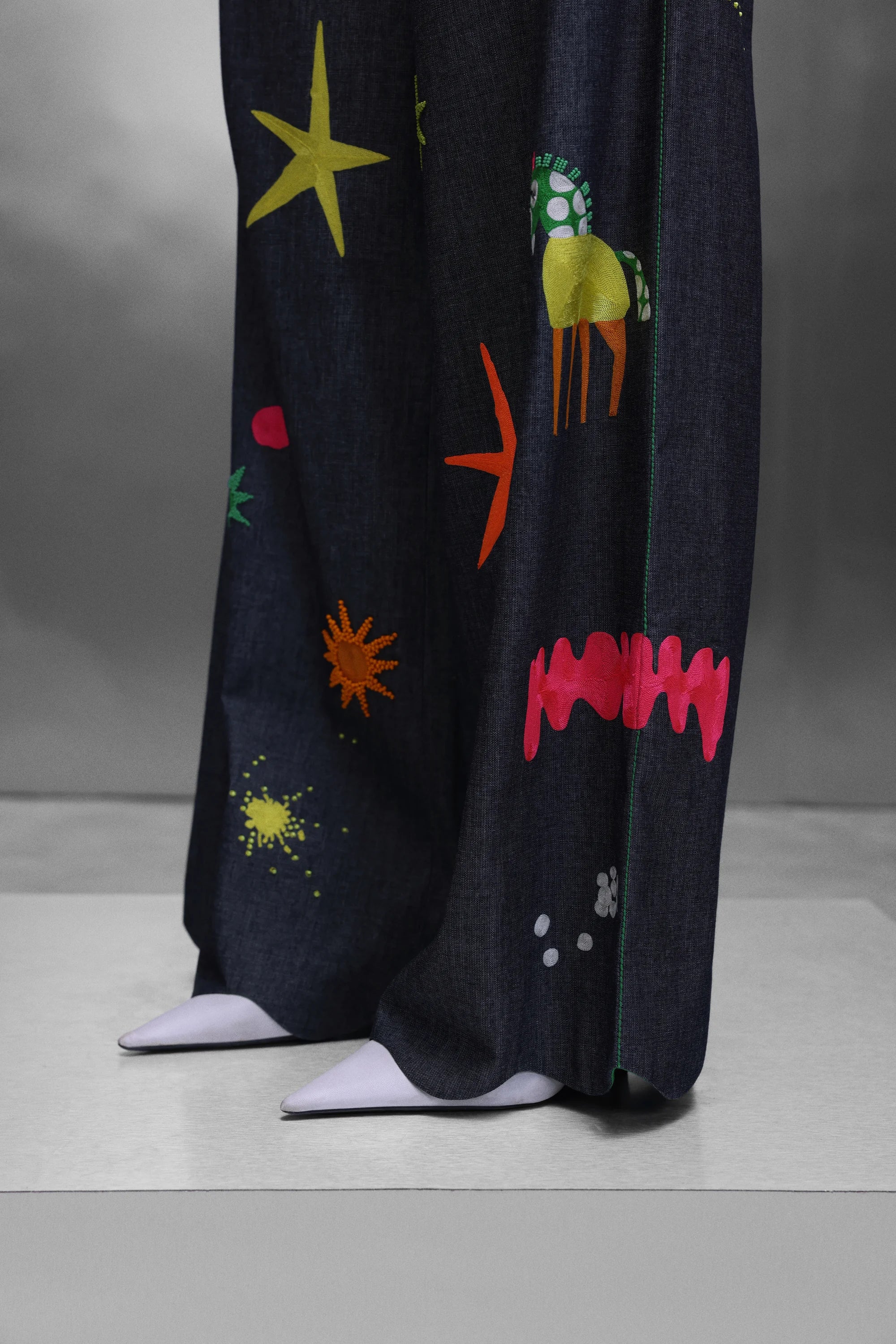 FLARED PANTS OF ( KIDOODLE SLEEVELESS BOX SHIRT )