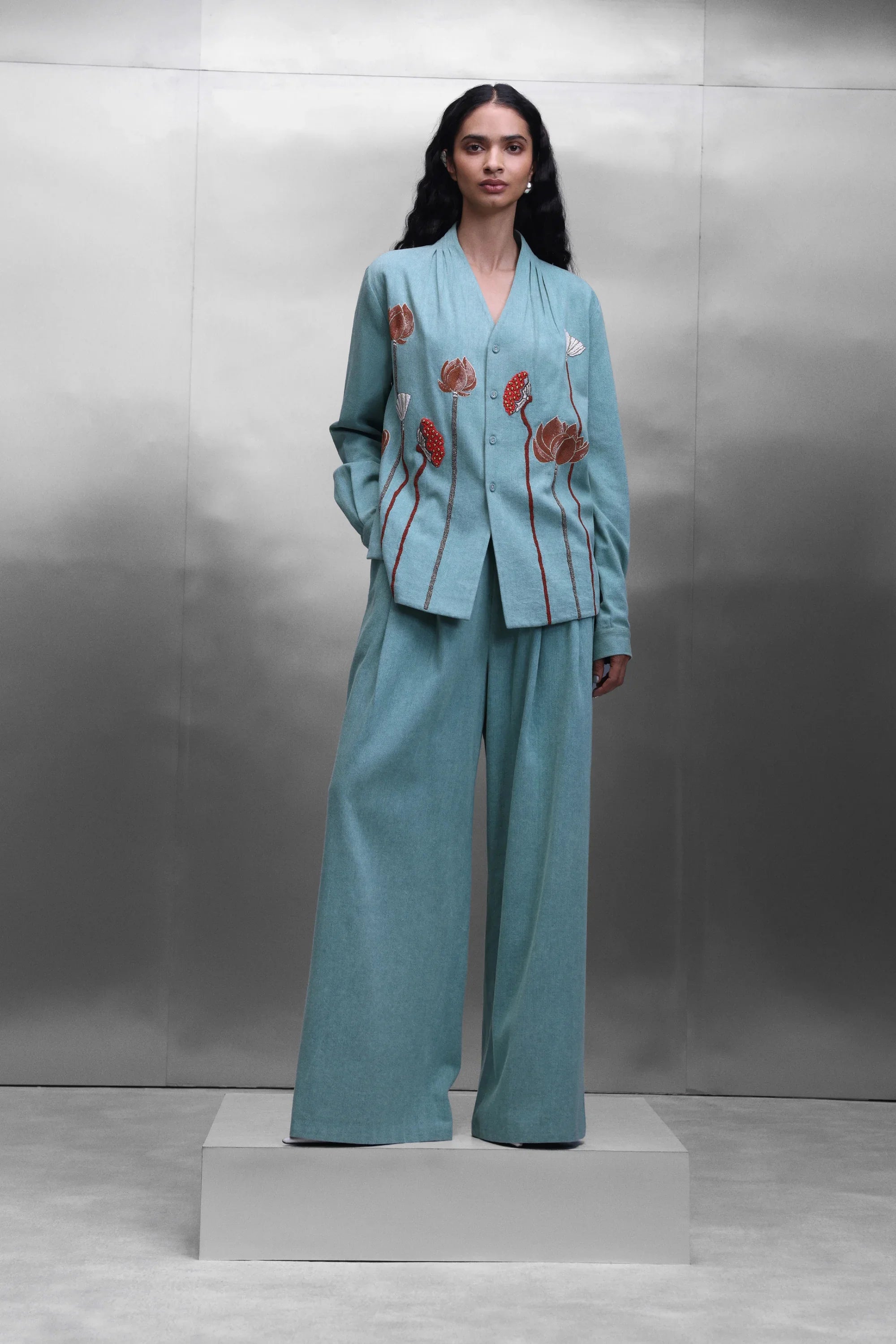 PANTS OF ( EARTH LOTUS NECK PLEATED SHIRT )
