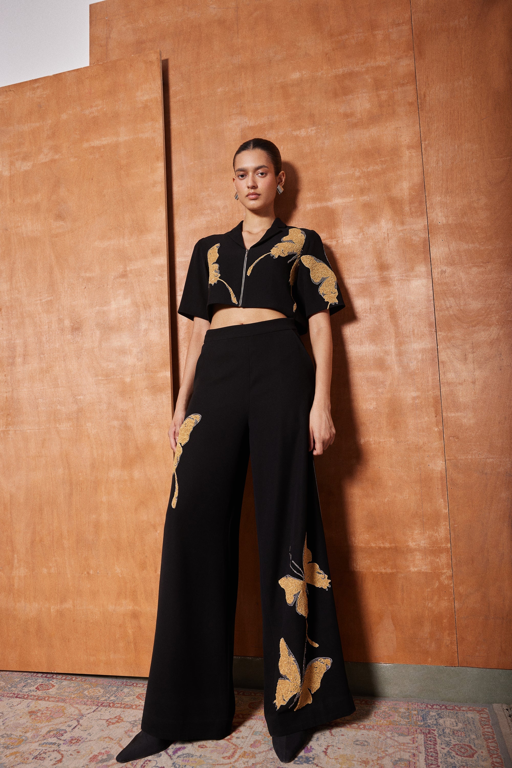 FADING BUTTERFLY CROPPED SHIRT