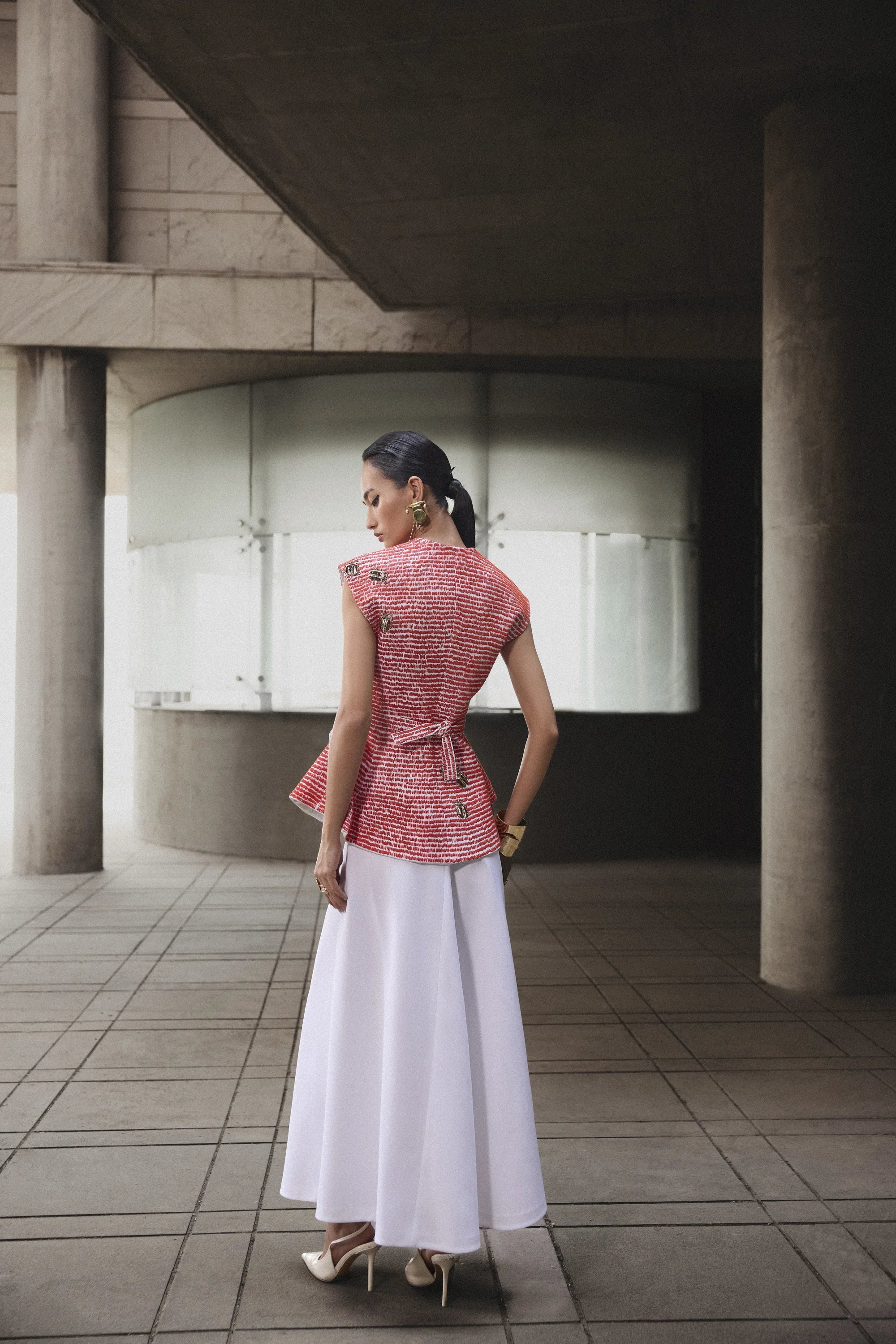 ASYMMETRIC WRAP SKIRT OF LINES AND INSECT WRAP JACKET