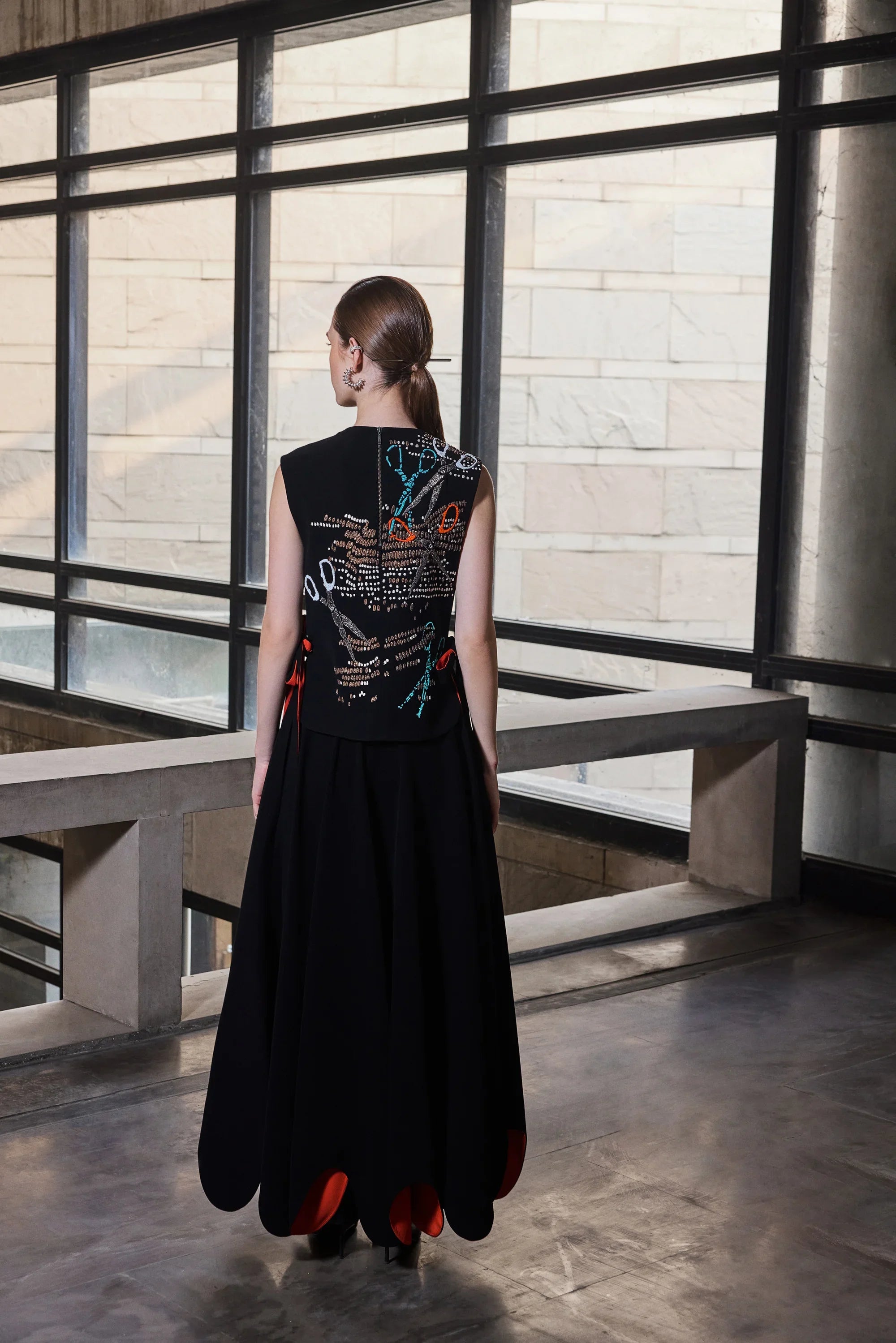 BIG WAVY CIRCULAR SKIRT OF SCISSOER OVERLAY
