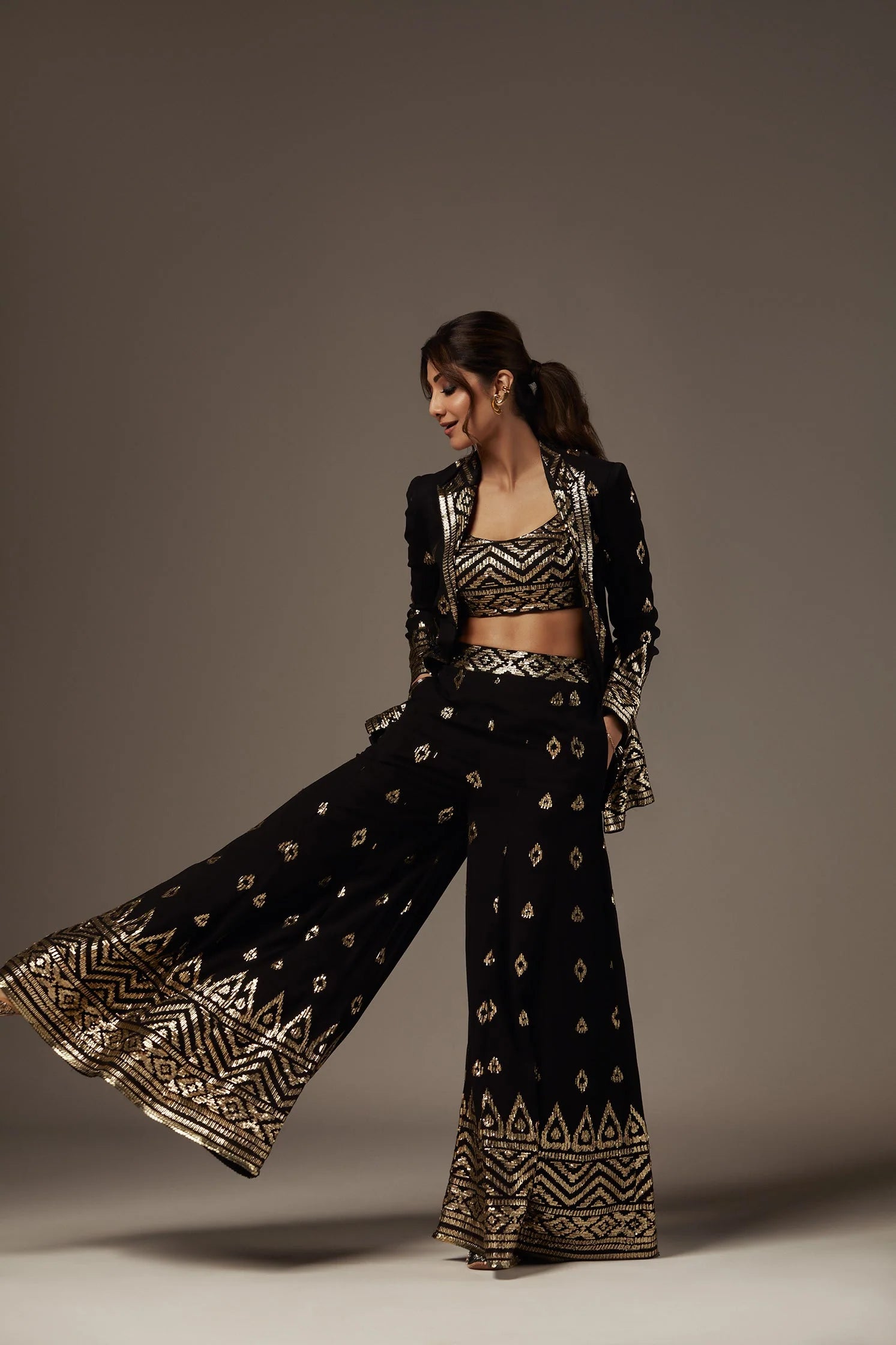 CY Shilpa Shetty In Marrakesh Sharara Set By Gopi Vaid Front 4