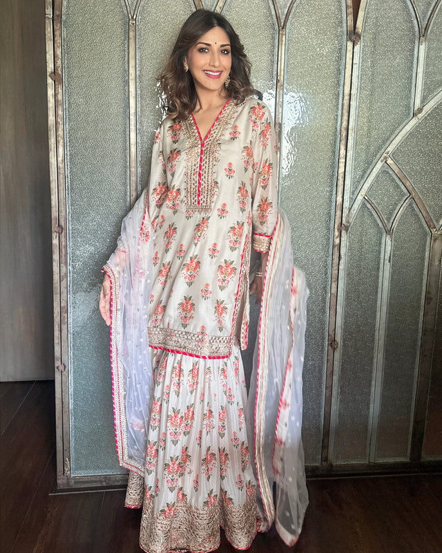 CY Sonali Bendre In Sadhna Sharara set By Gopi Vaid Front 2