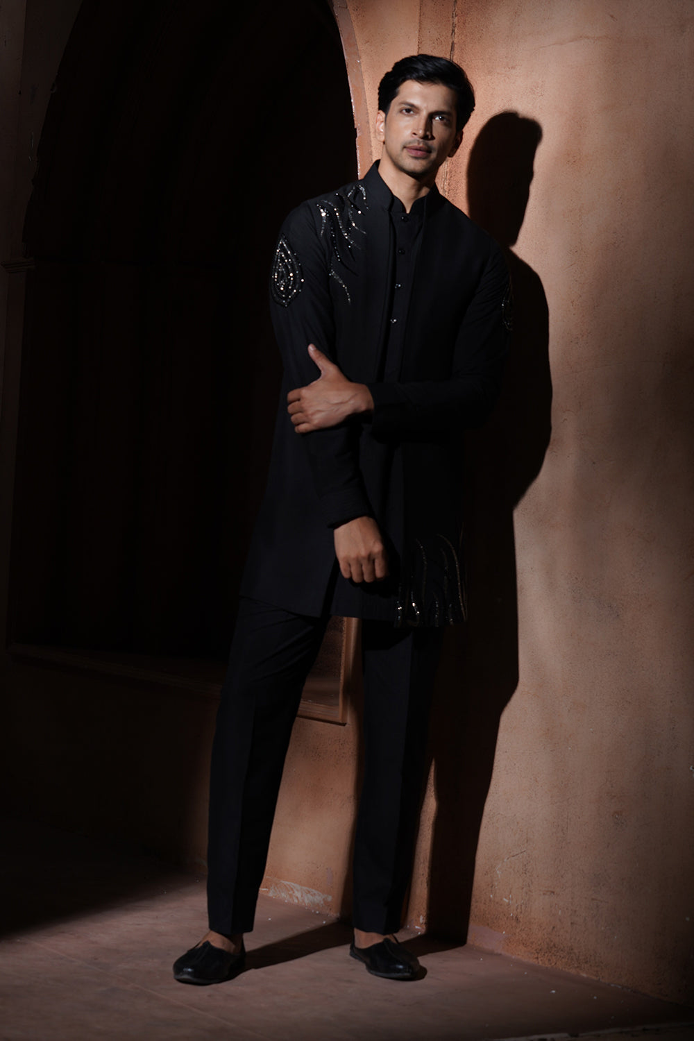 Blue And Red Embroidered Nehru Jacket Set (Kurta Vmku41)