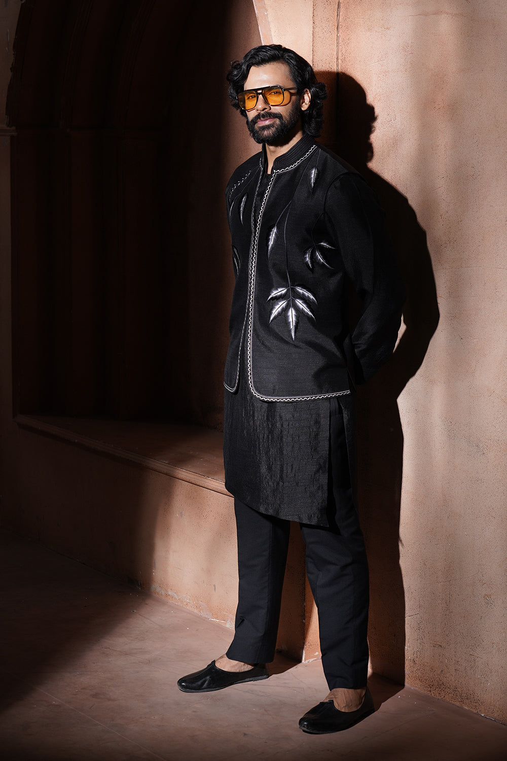 Black Embroidered Nehru Jacket Set (Vmku26)