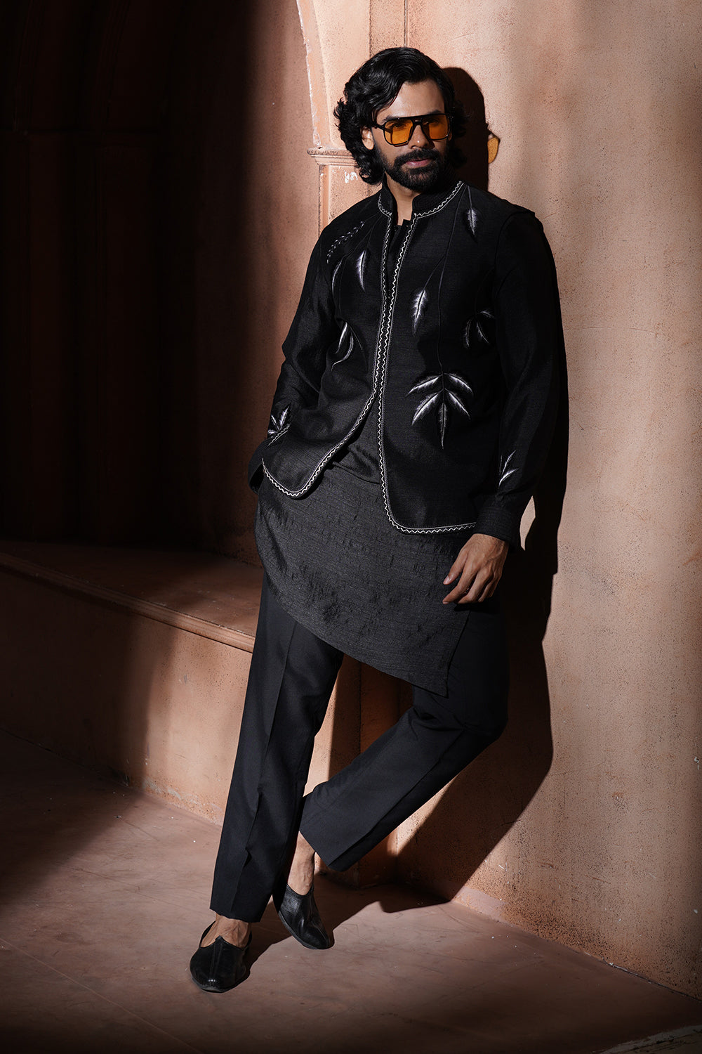 Black Embroidered Nehru Jacket Set (Vmku26)