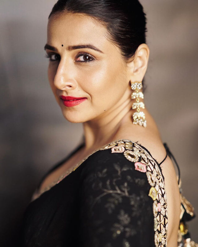 CY Vidya Balan In Meili Saree Set By Gopi Vaid Closeup 1