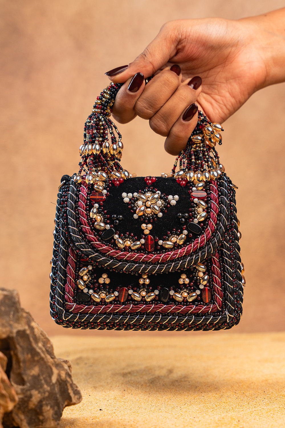 Empress Charm Noir