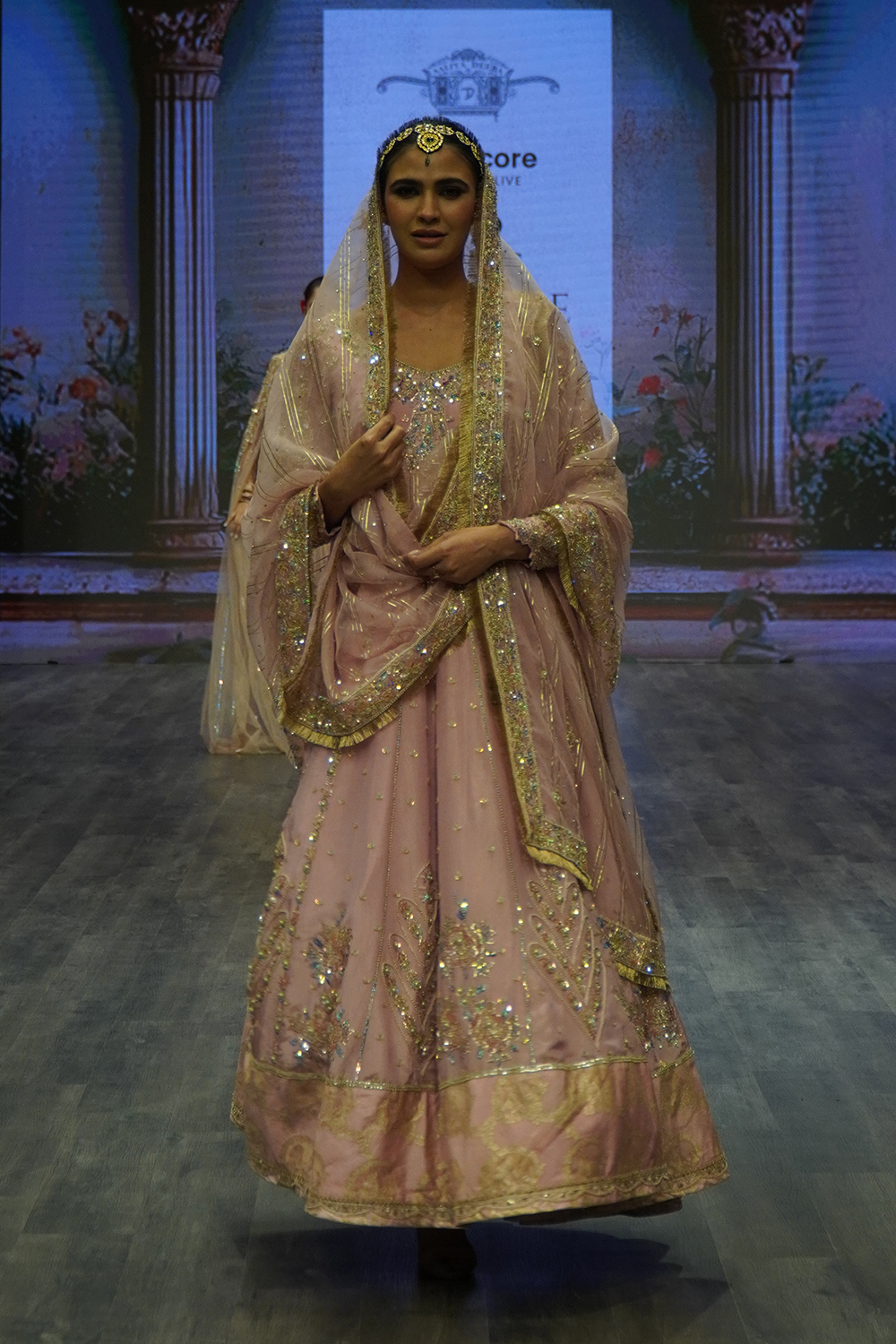 Gulabi Noor