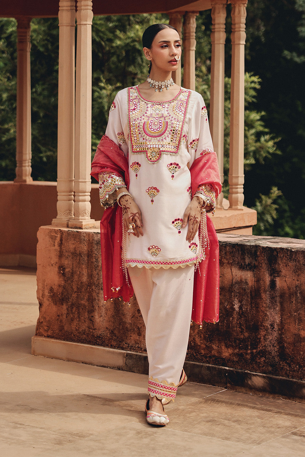 Ivory Noorani Grace Set