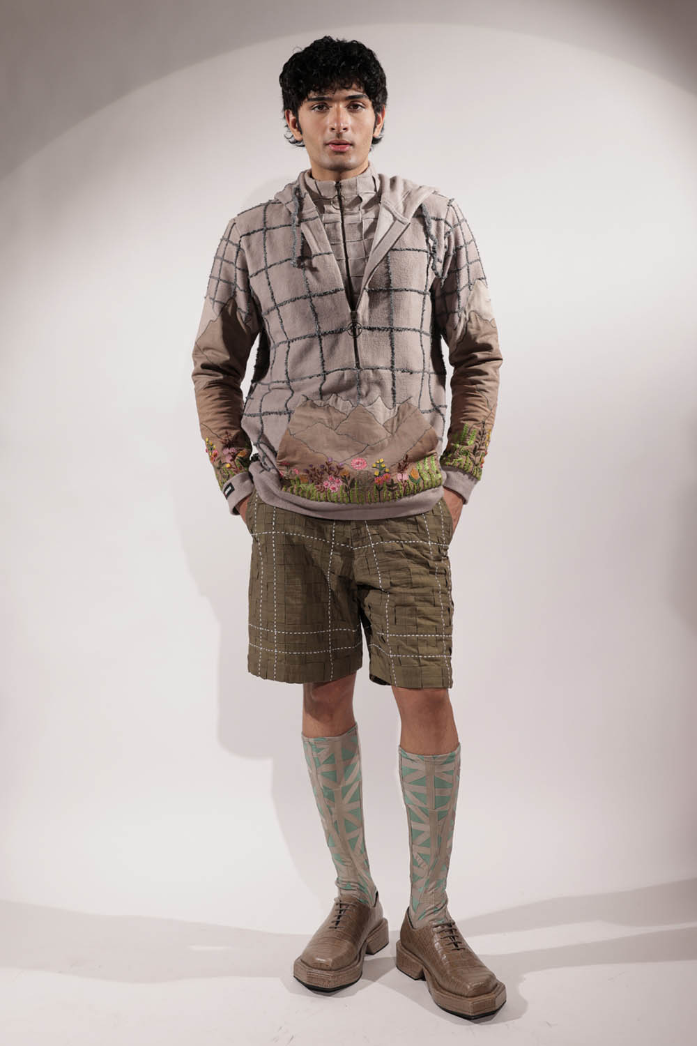 Olive linen woven shorts with Kantha detailing