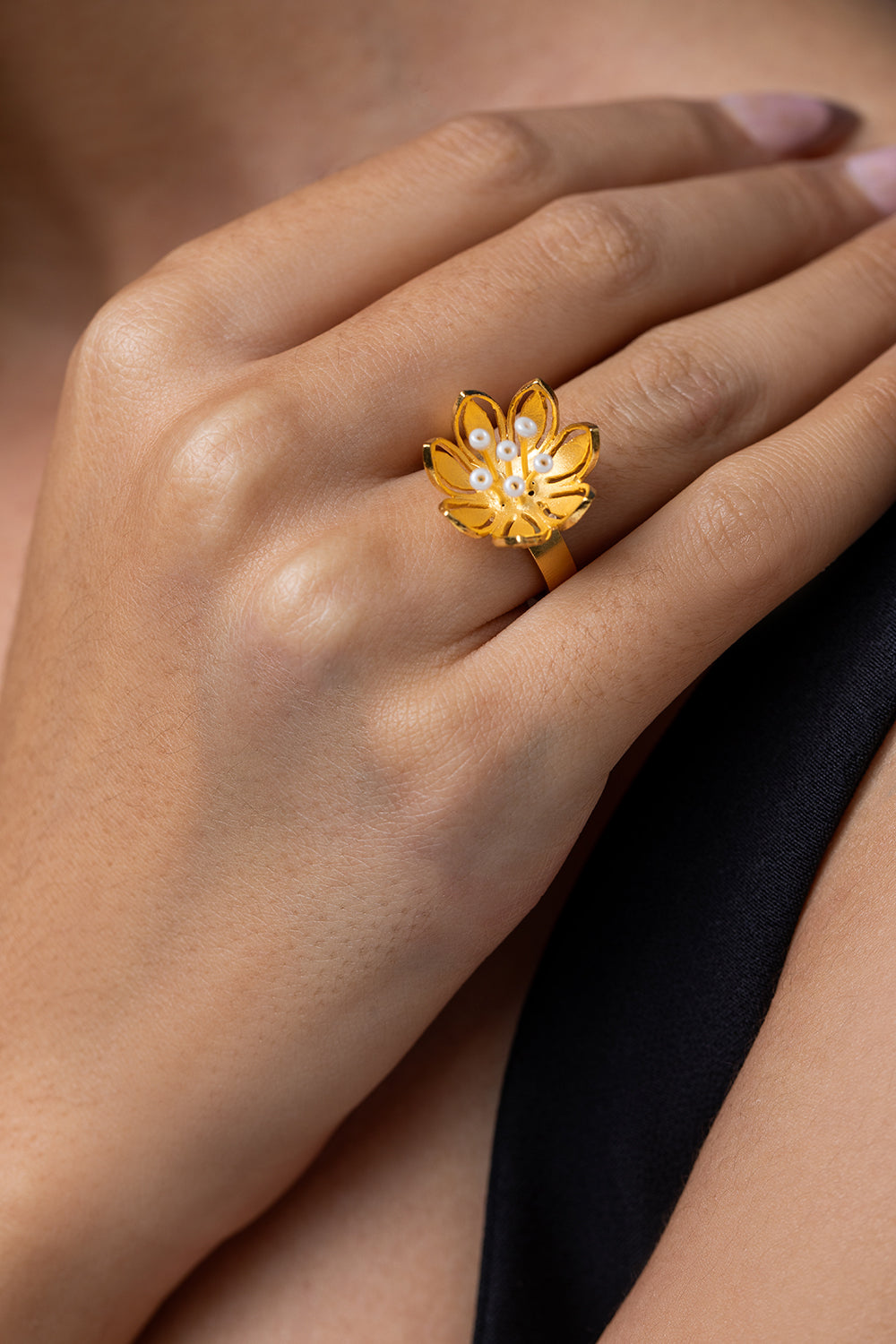 Pearly Golden Flower Ring