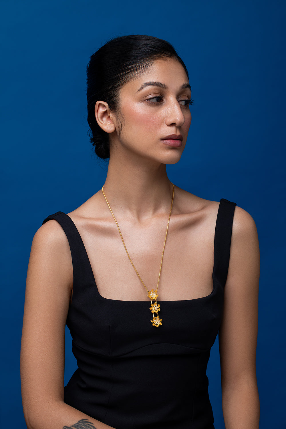 Pearly Golden Flower Triple Pendant Necklace