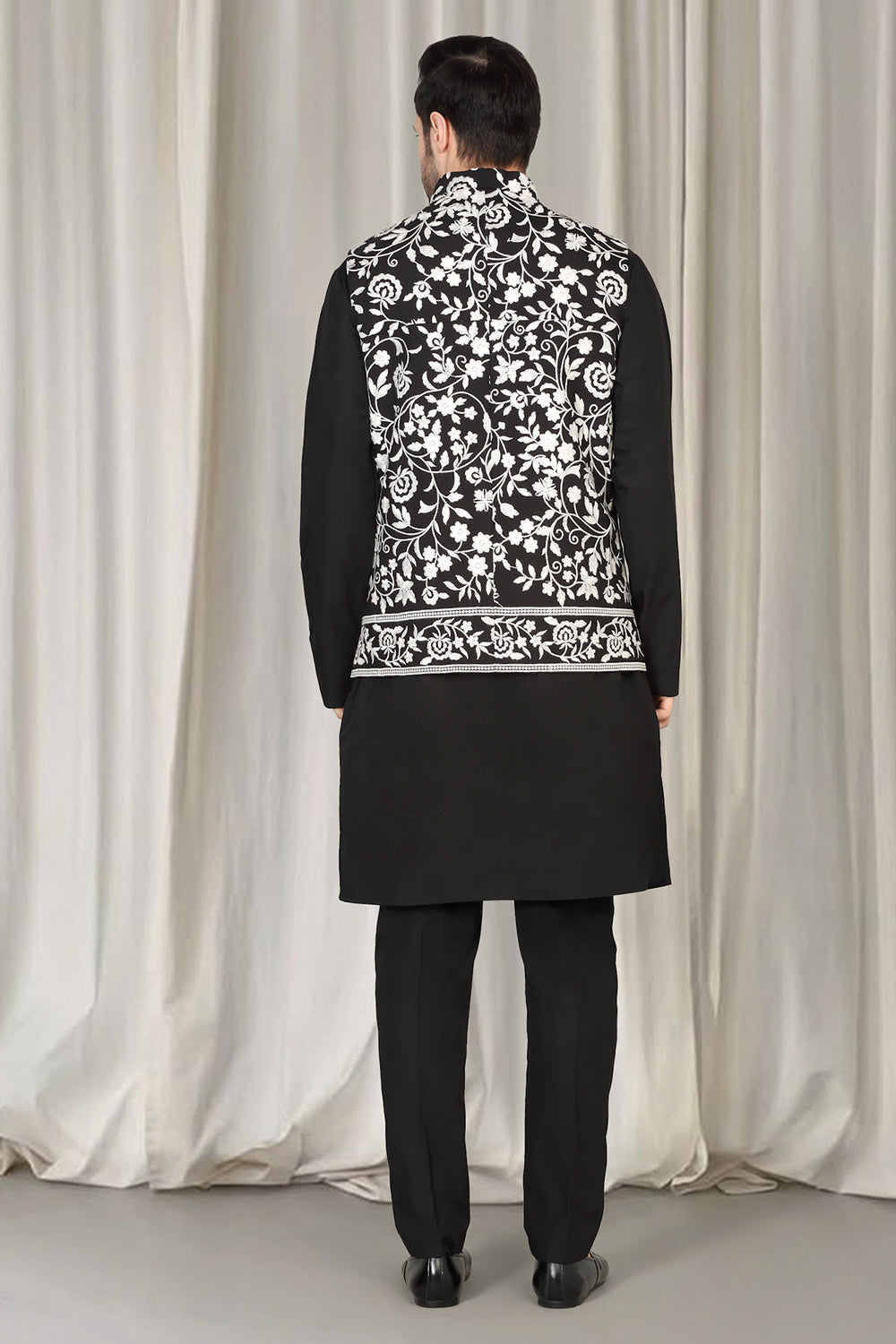 Phool Bahaar Embroidered Bandi With Kurta And Back Elastic Pants