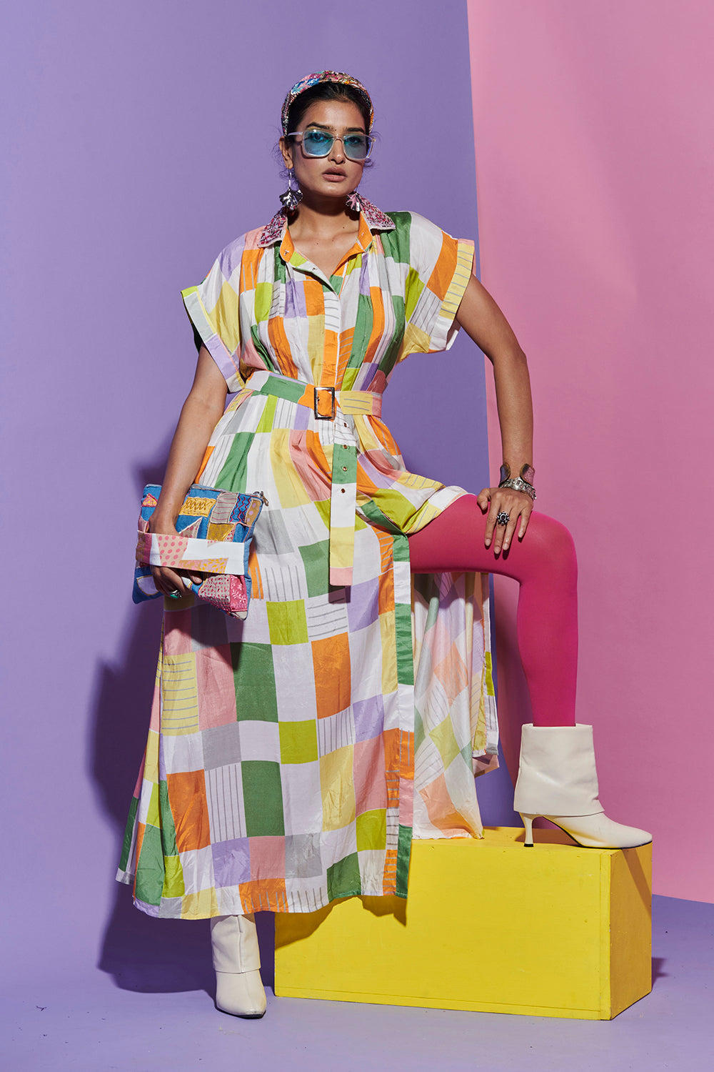 Pleated dress in square print with belt and embroidered collar