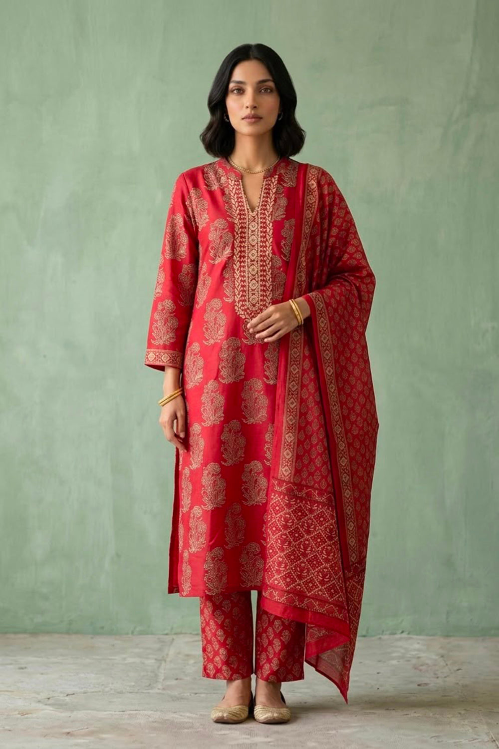 Red bootas suit et