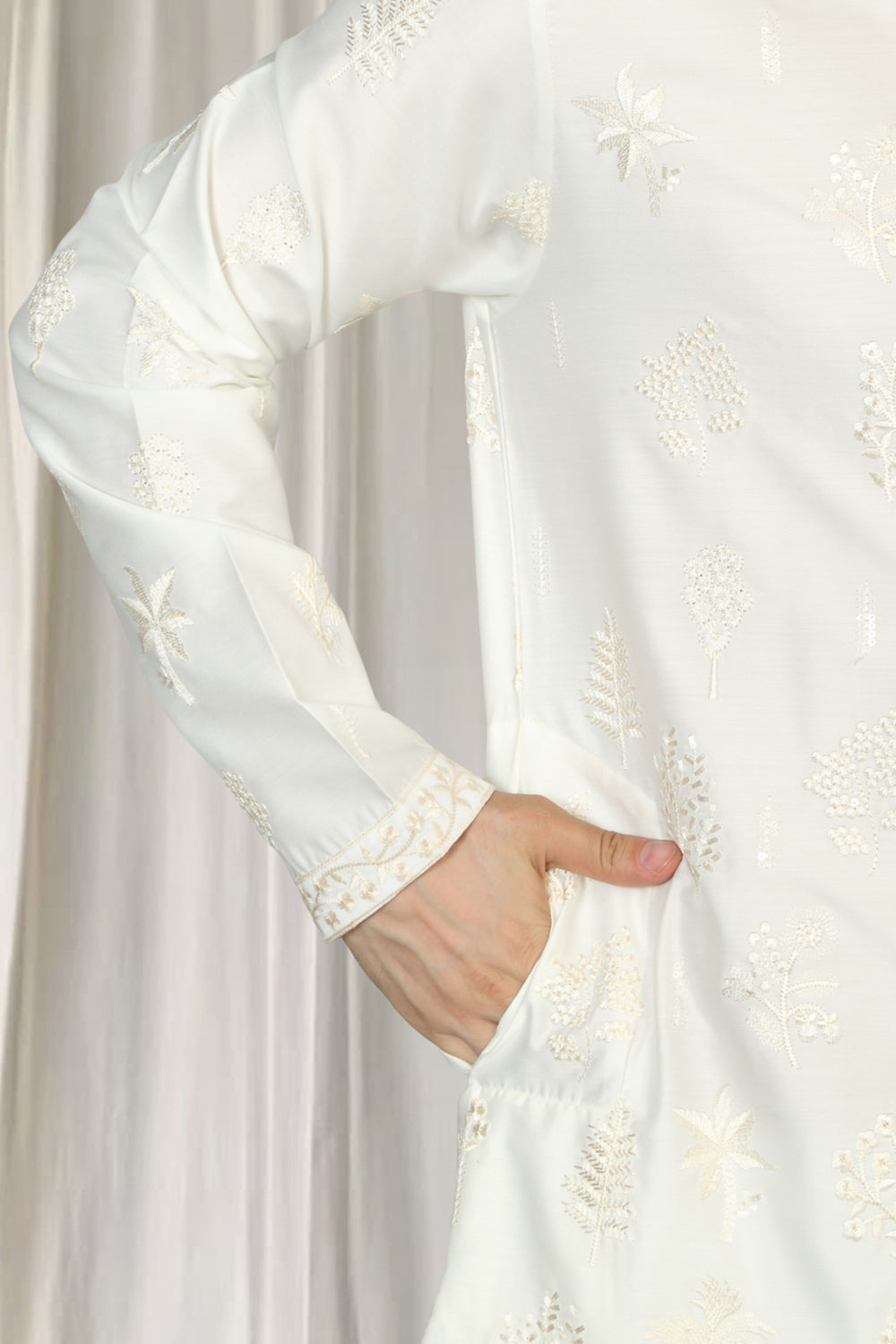 Upwan Embroidered Kurta Back Elastic Pants