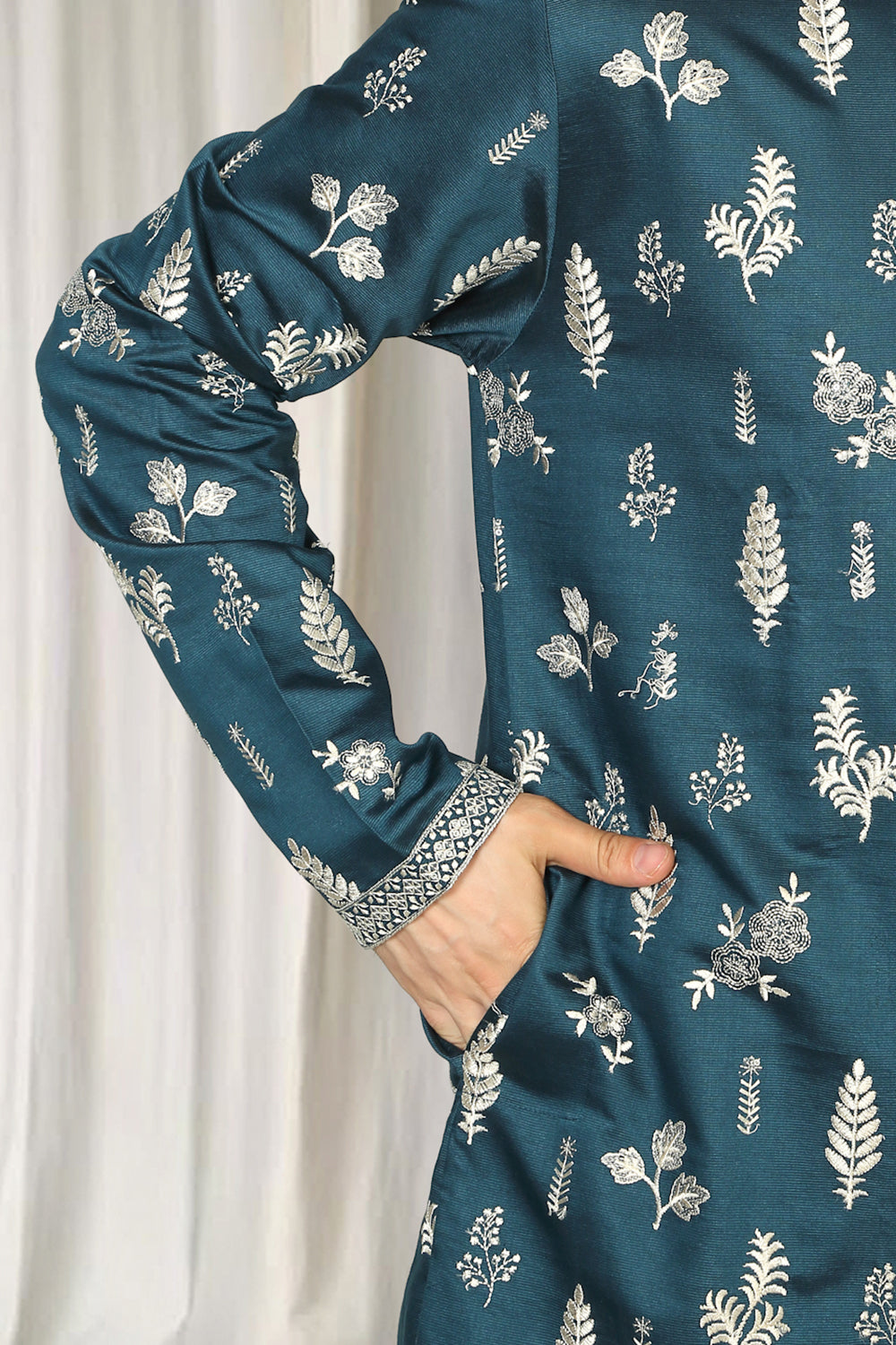 Upwan Embroidered Kurta Back Elastic Pants