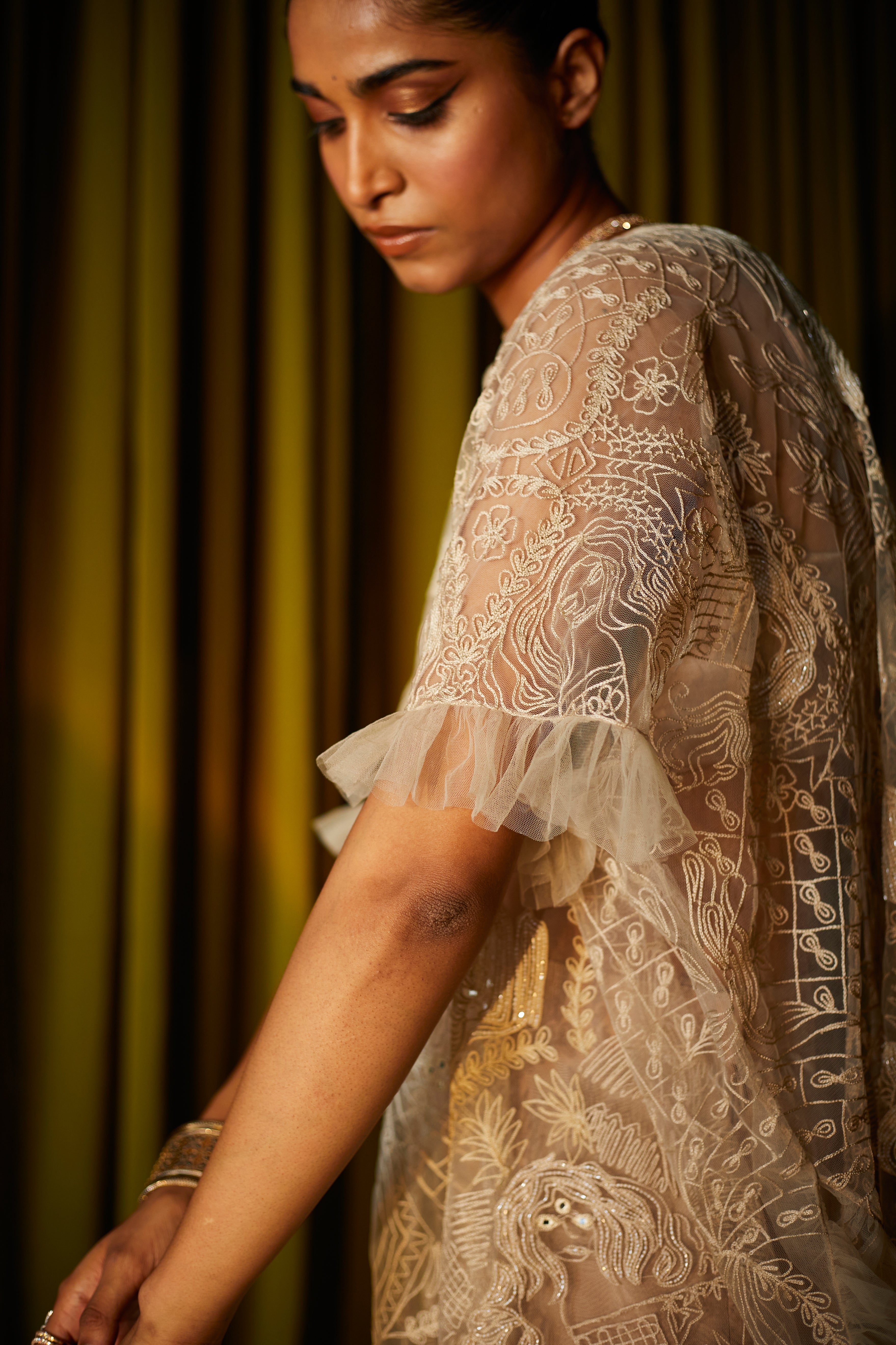 CY 29 India Art Deco Kaftan Closeup 1