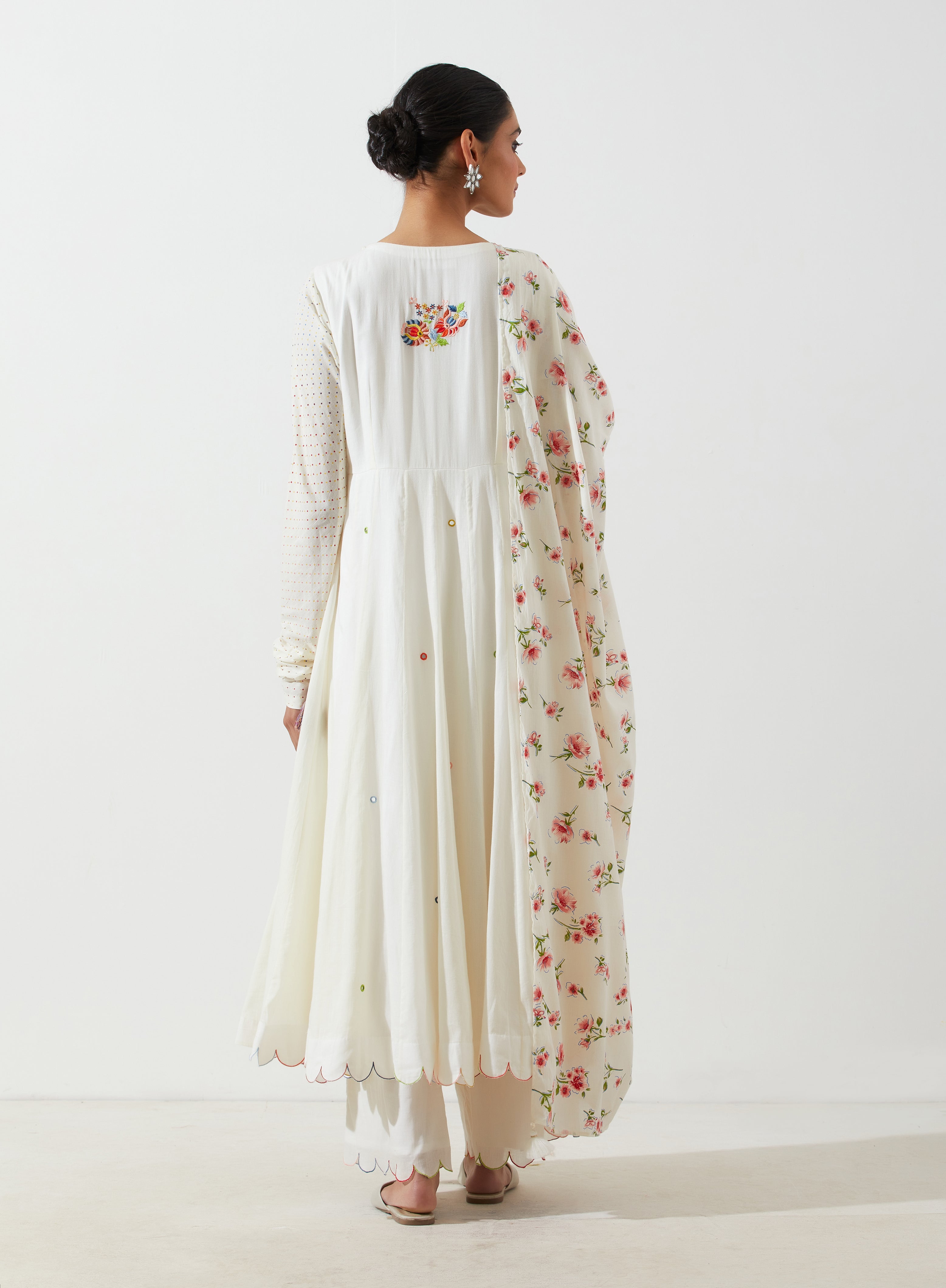 Label Earthen - Gunja Kali Ivory Kurta Set