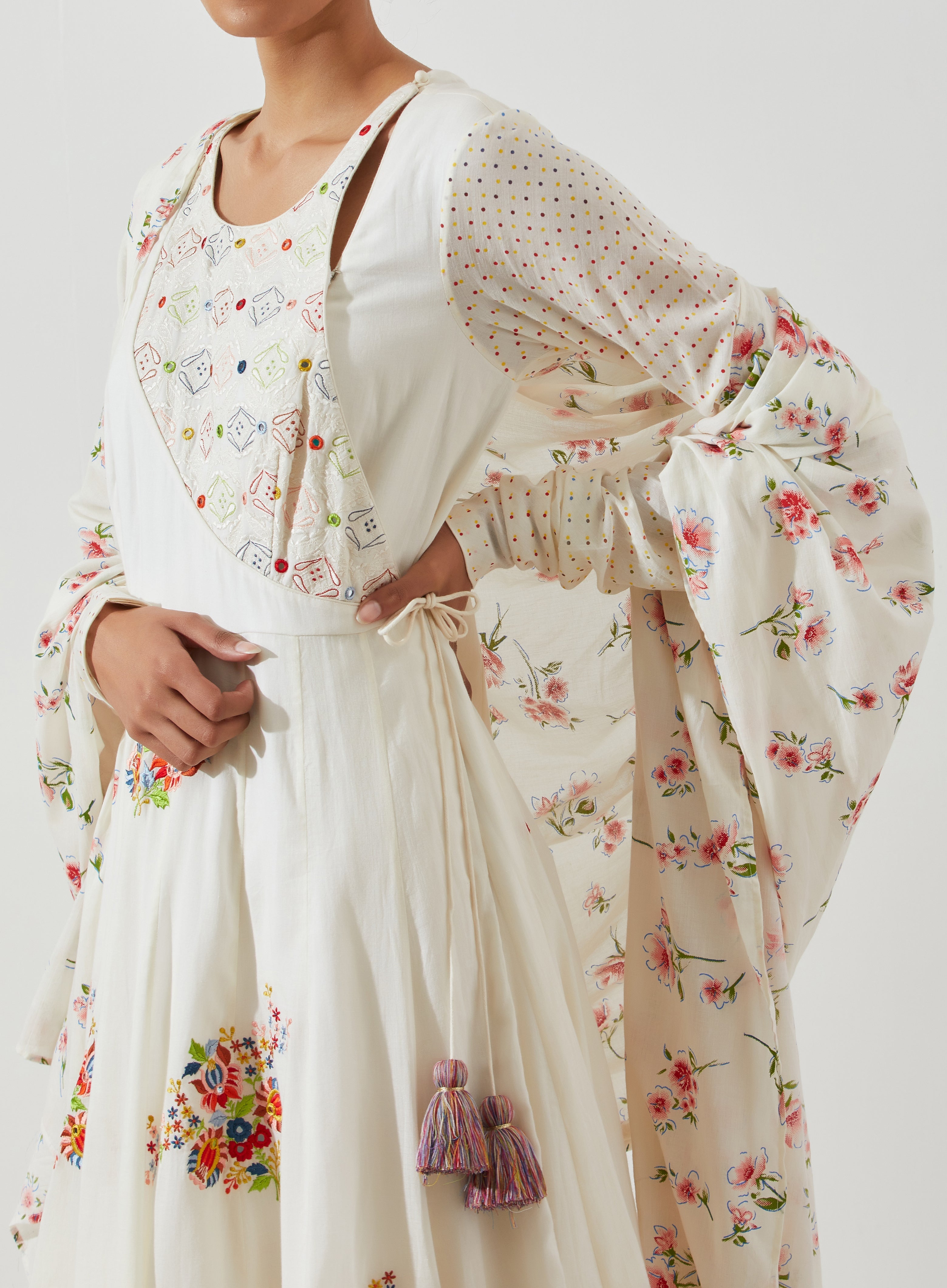 Label Earthen - Gunja Kali Ivory Kurta Set