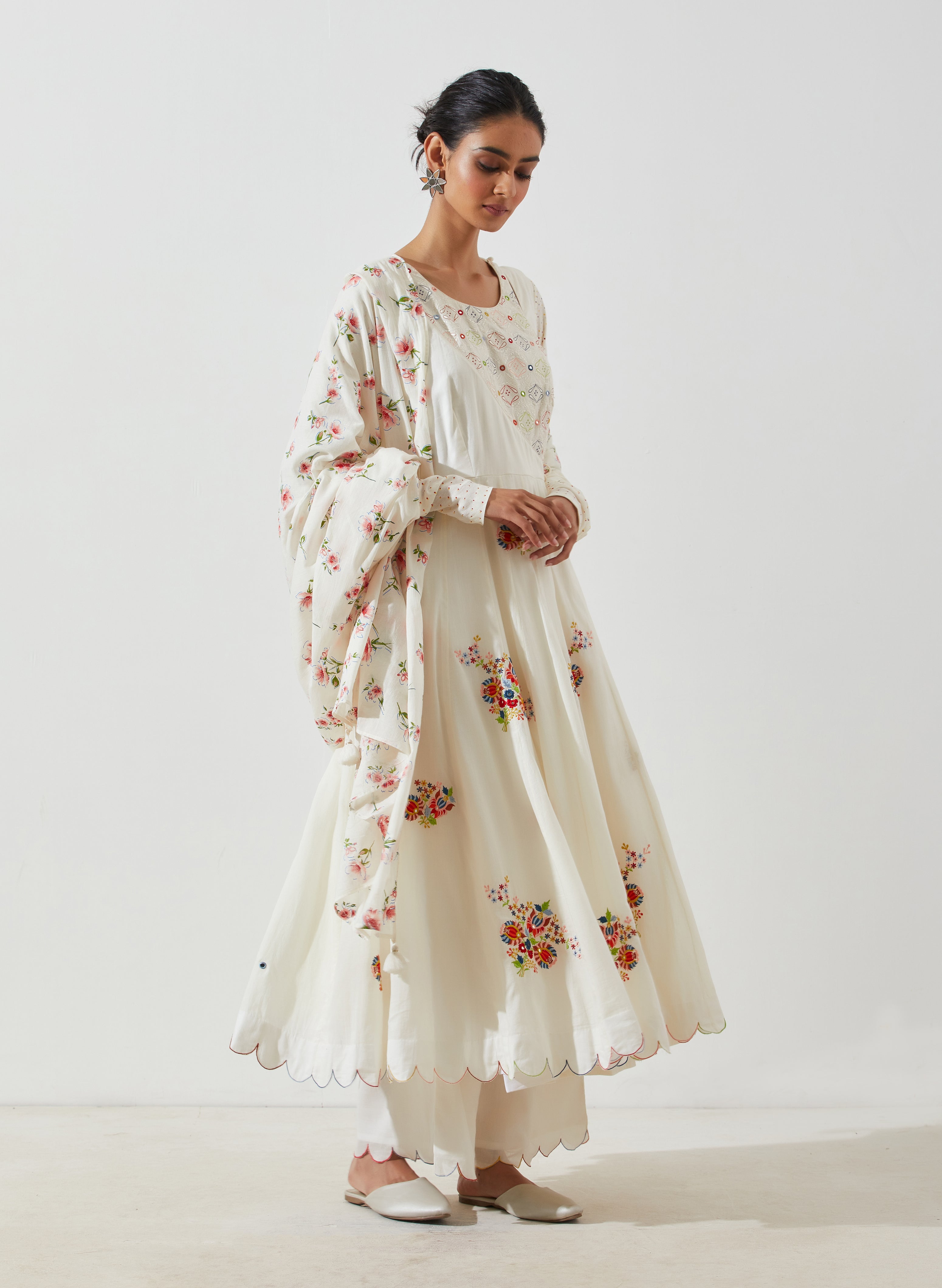 Label Earthen - Gunja Kali Ivory Kurta Set