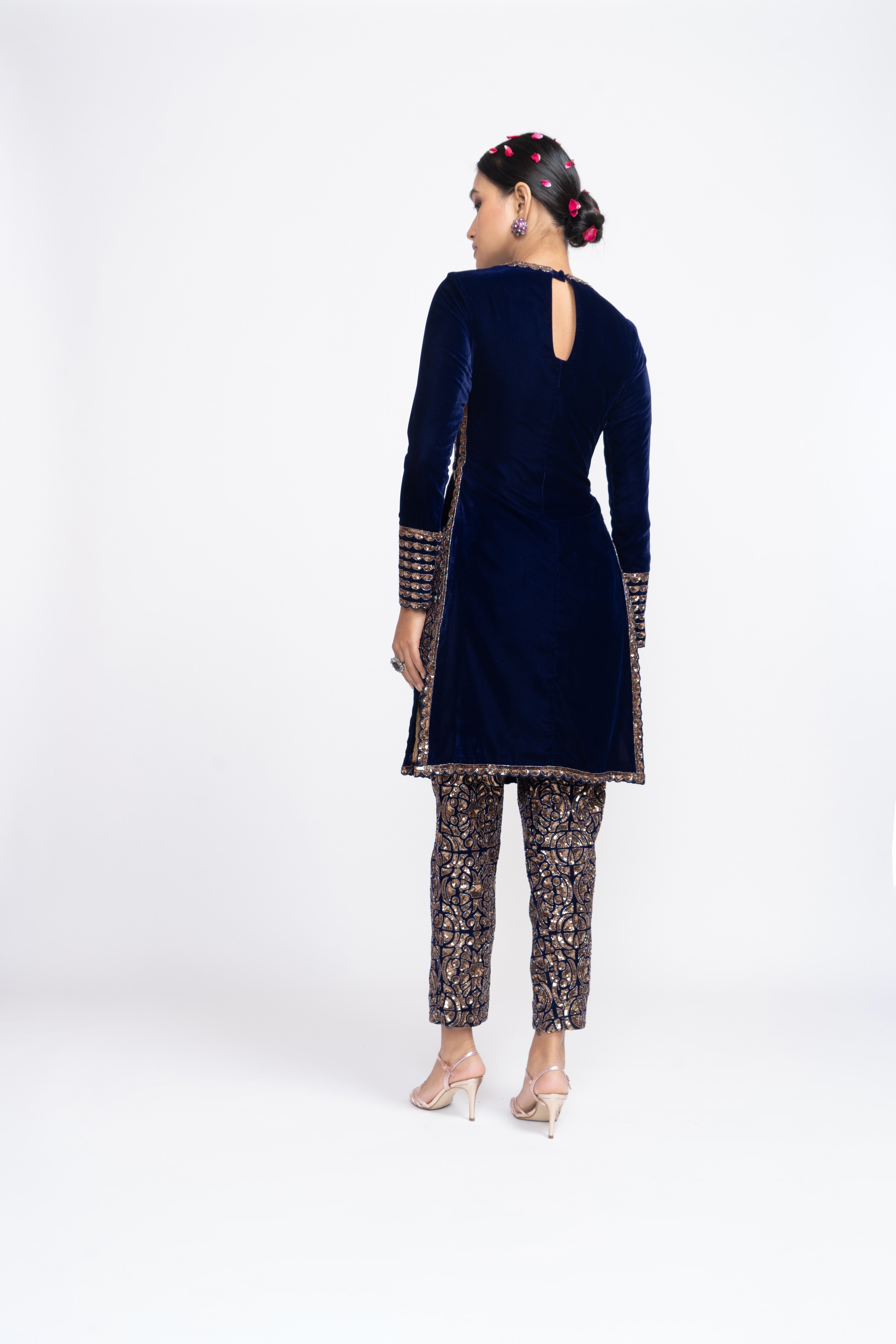 Vvani Vats - Navy Blue Velvet Kurta Set