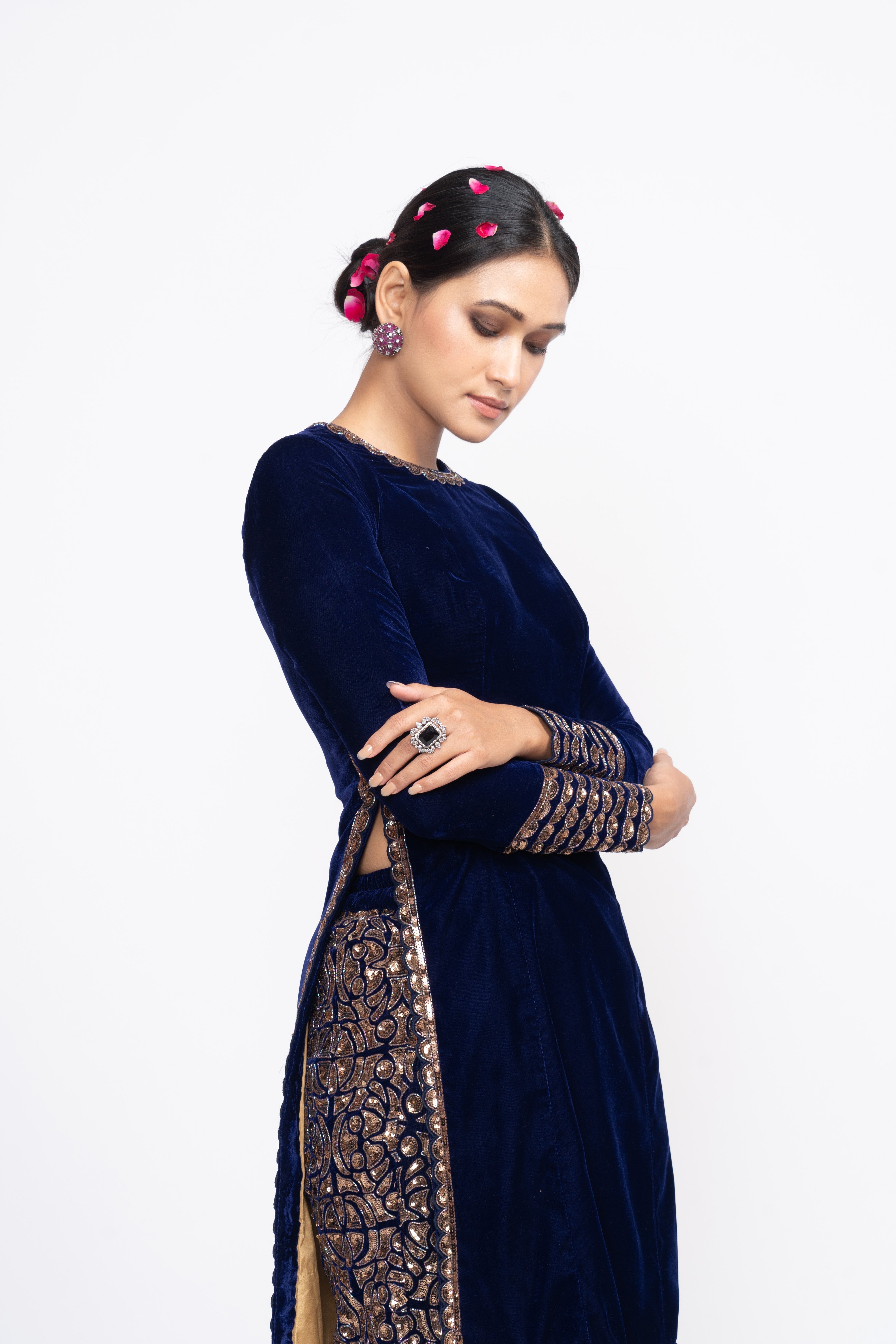 Vvani Vats - Navy Blue Velvet Kurta Set