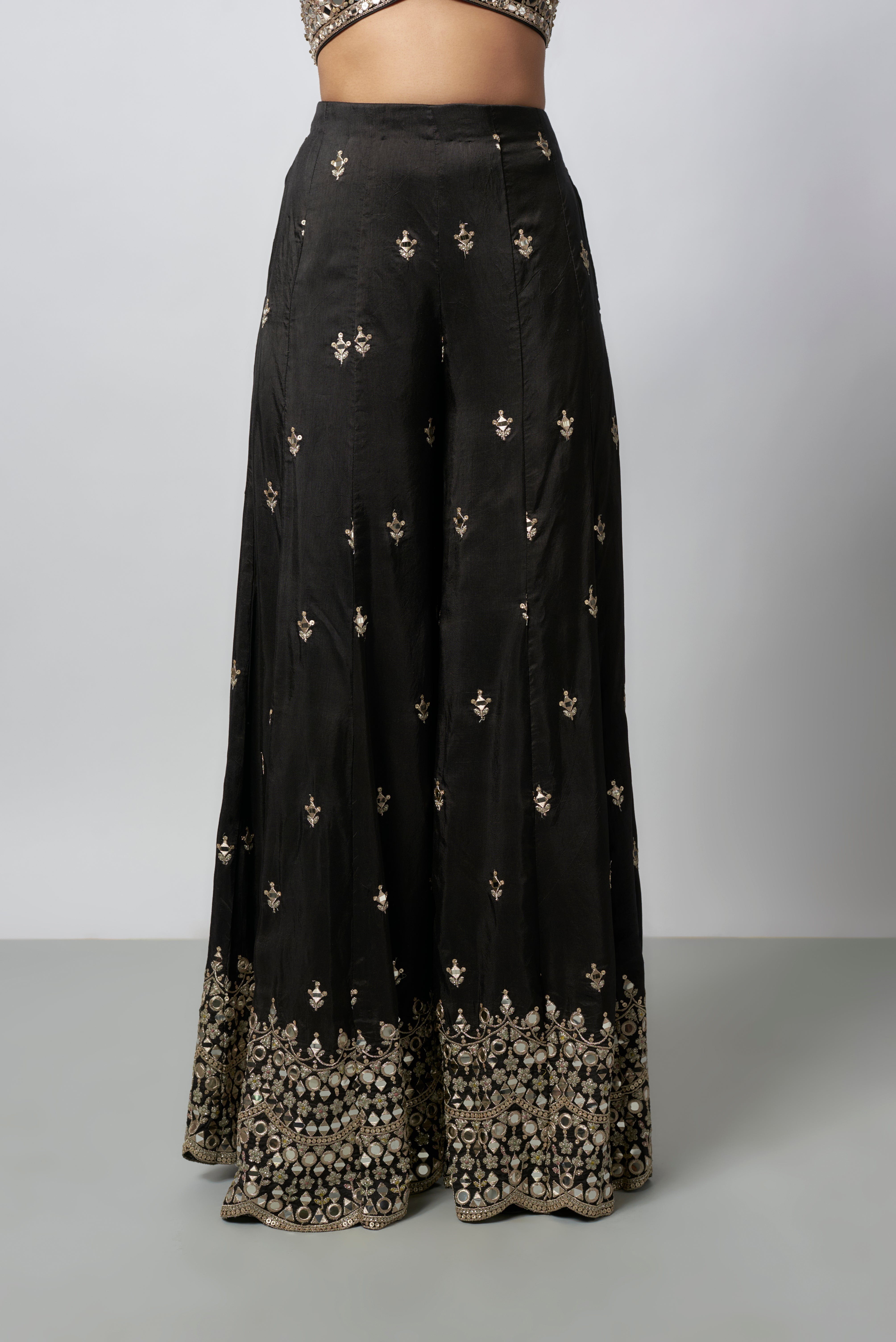 CY Gopi Vaid Avnoor Pant Set Closeup 2